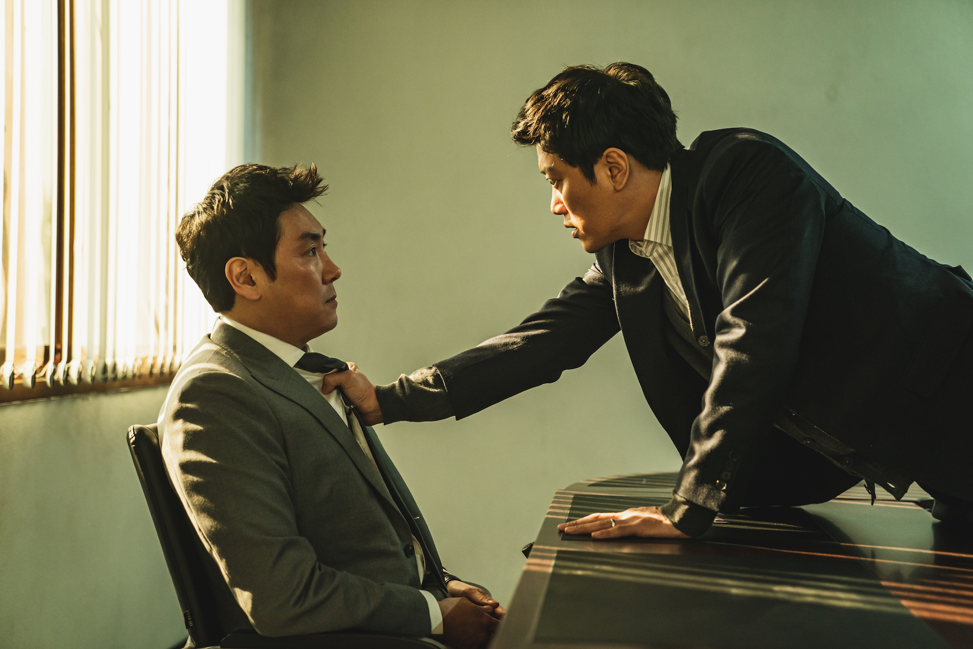 『警官の血』チョ・ジヌン×チェ・ウシクが作品の魅力を語る映像公開｜© 2022 ACEMAKER MOVIEWORKS & LEEYANG FILM. All Rights Reserved.