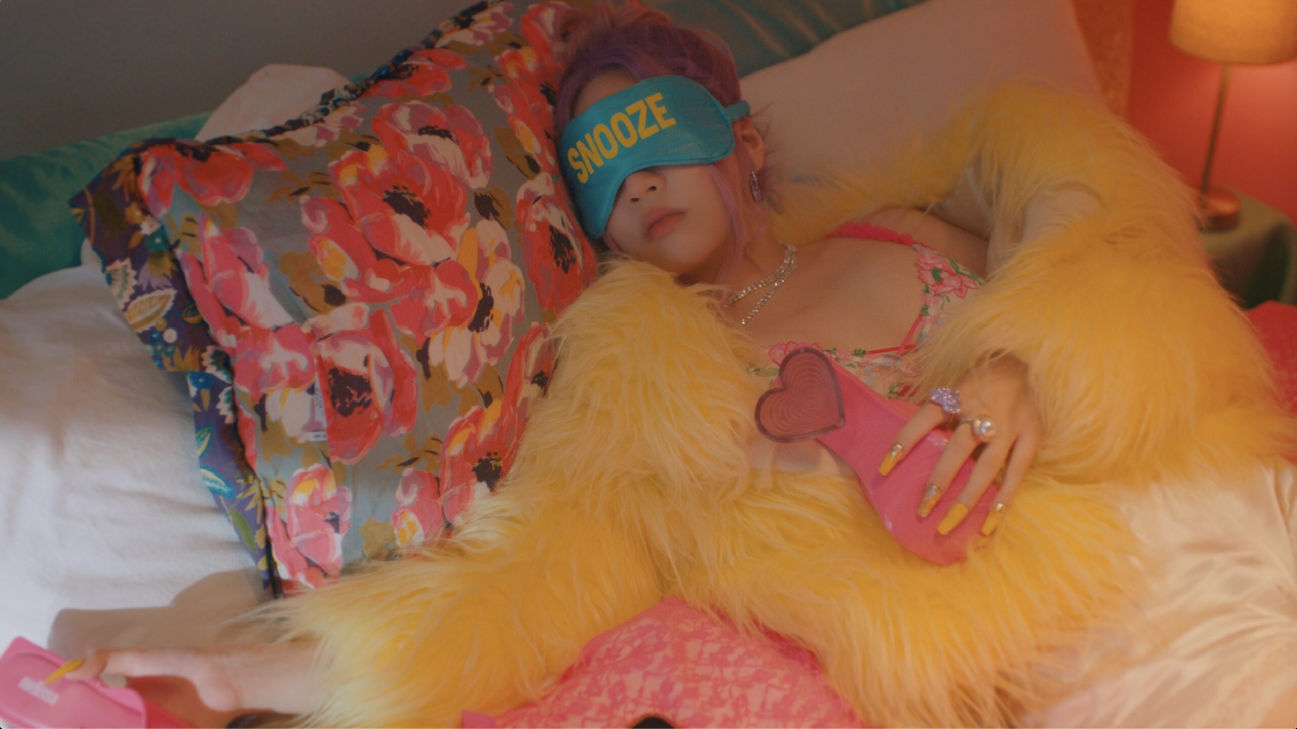 ちゃんみなの新曲MV「TOKYO 4AM」公開、ワンオクTakaや平成フラミンゴら友人多数出演｜