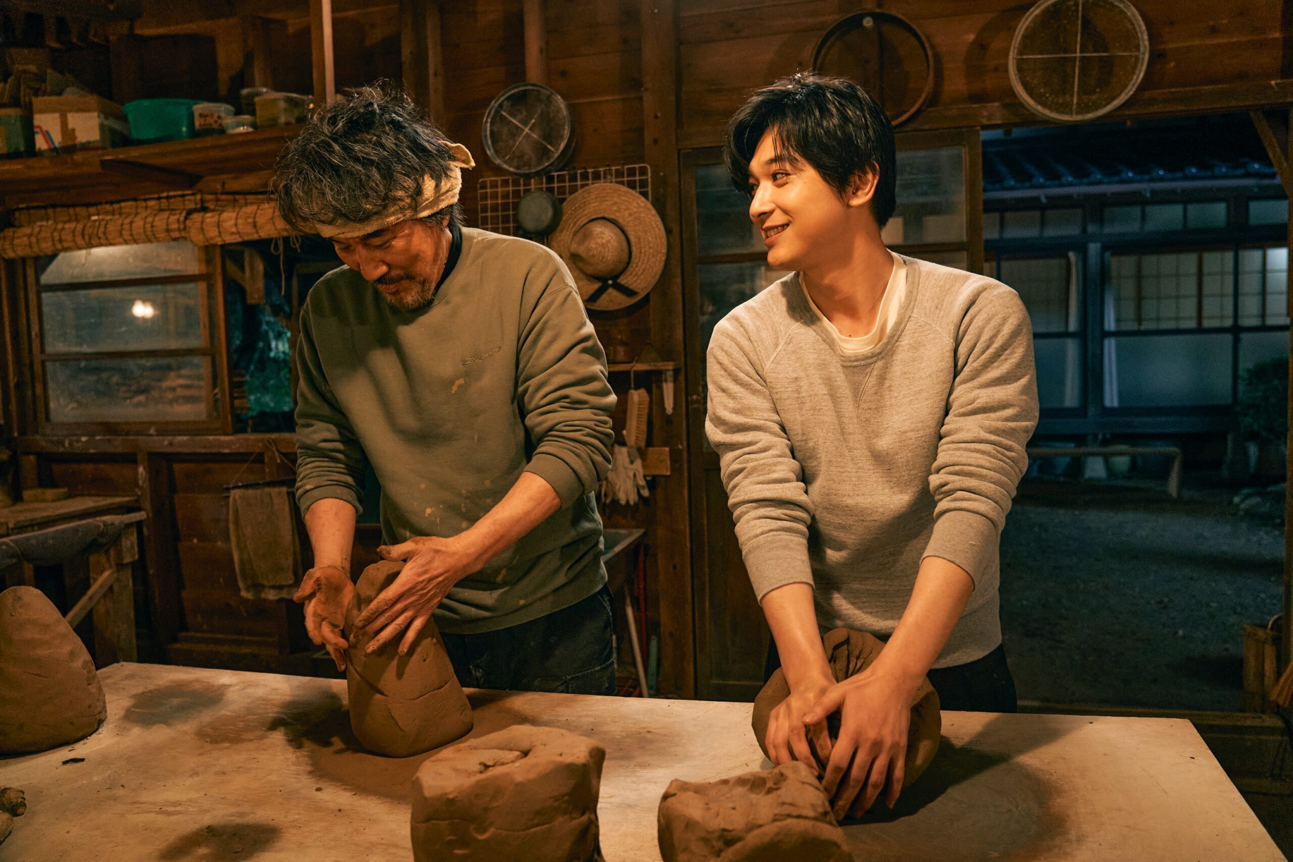役所広司と吉沢亮の父子が過ごすささやかな幸せ　映画『ファミリア』場面写真公開｜©2022「ファミリア」製作委員会