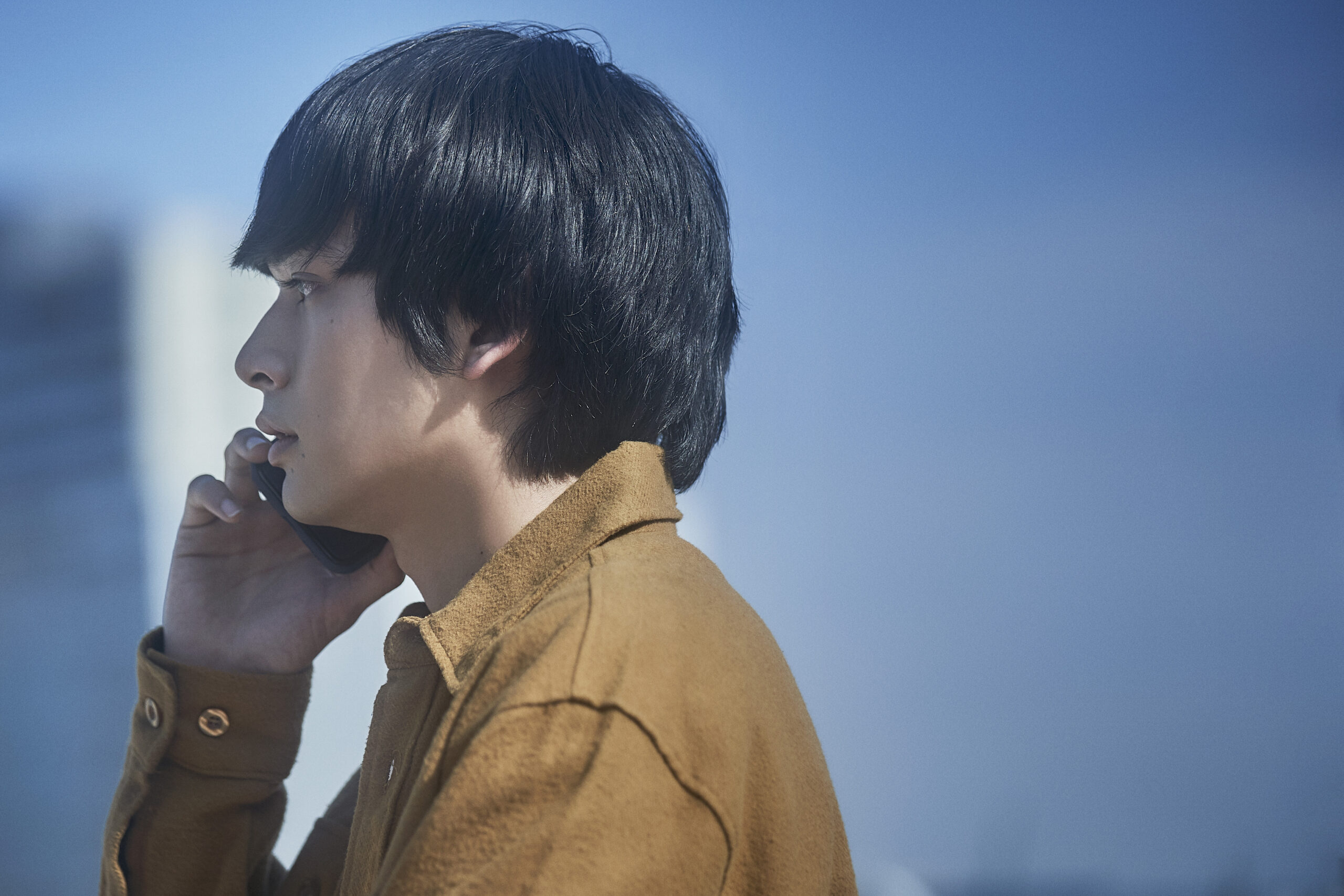 北村匠海が中川⼤志からの電話で呆然となる 『スクロール』本編映像公開｜Ⓒ橋⽖駿輝／講談社 Ⓒ2023映画『スクロール』製作委員会