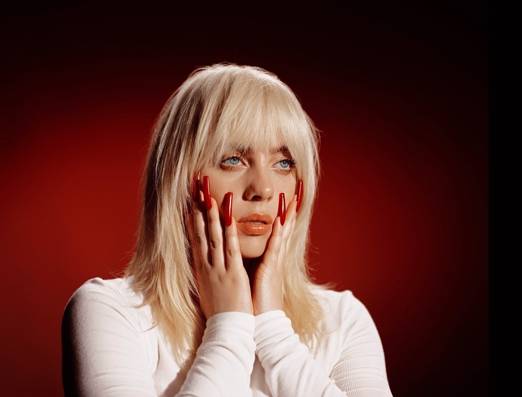 ビリー・アイリッシュ、腰の怪我がいかに精神に支障をきたしたかを語る｜Billie Eilish