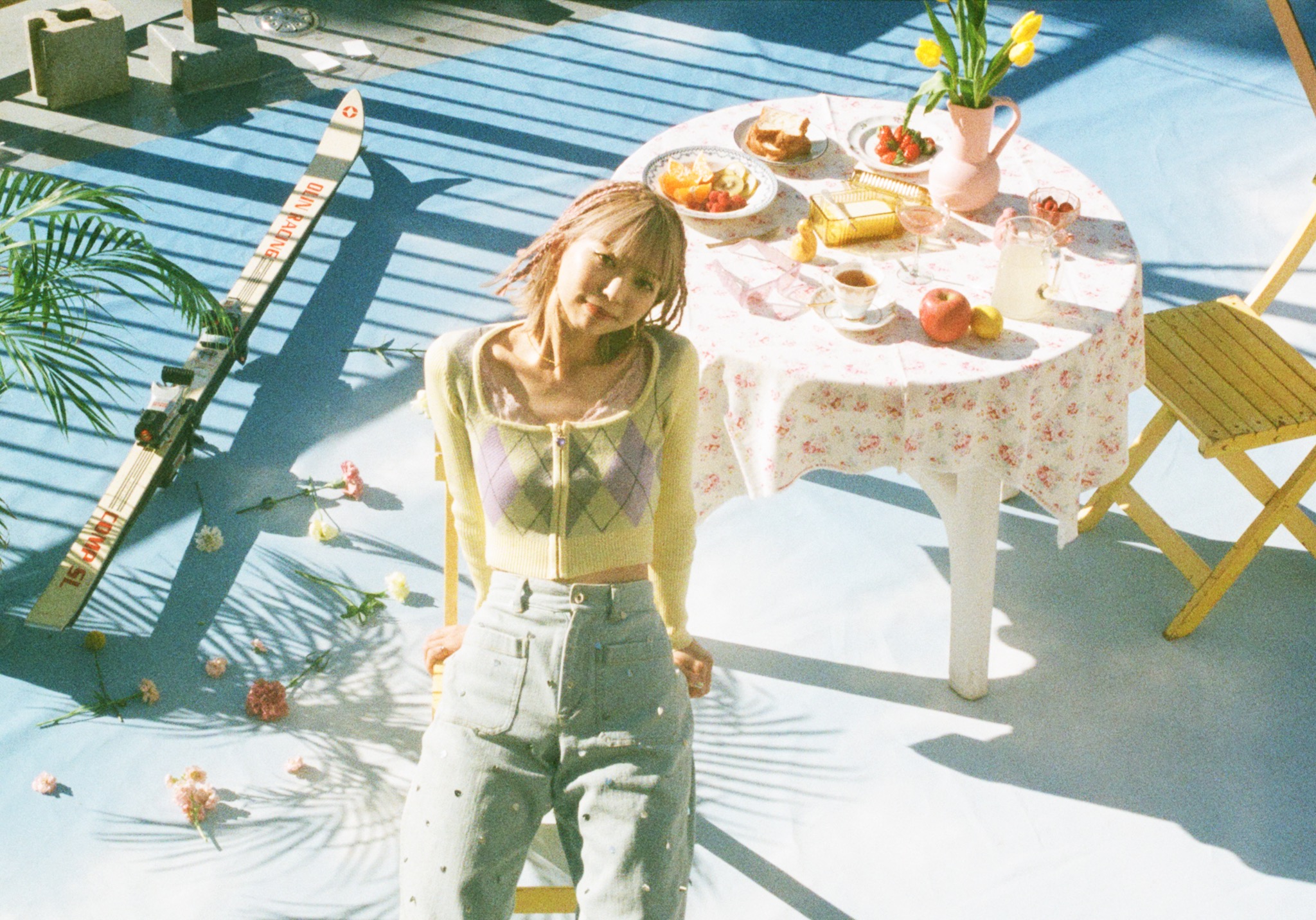 竹内アンナ、デビュー5年目に5枚目のEP『at FIVE』を2月22日にリリース｜