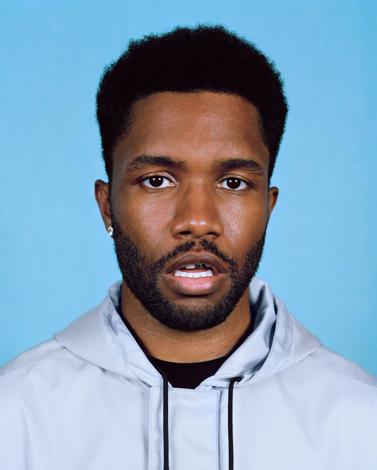 フランク・オーシャンが新作グッズにて新アルバムのリリースを示唆　｜Frank Ocean by Andras Ladocsi and Frank Ocean is licensed under CC BY-SA 4.0