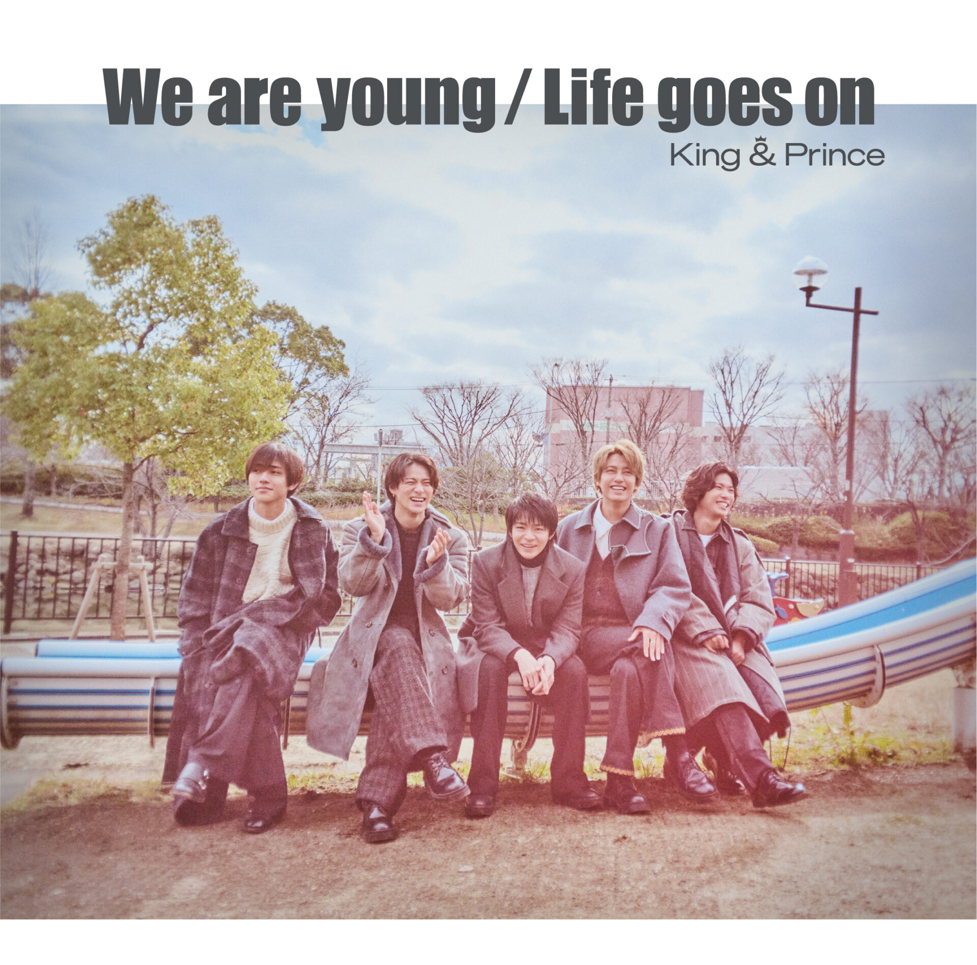 『Life goes on / We are young』初回限定盤Bジャケット