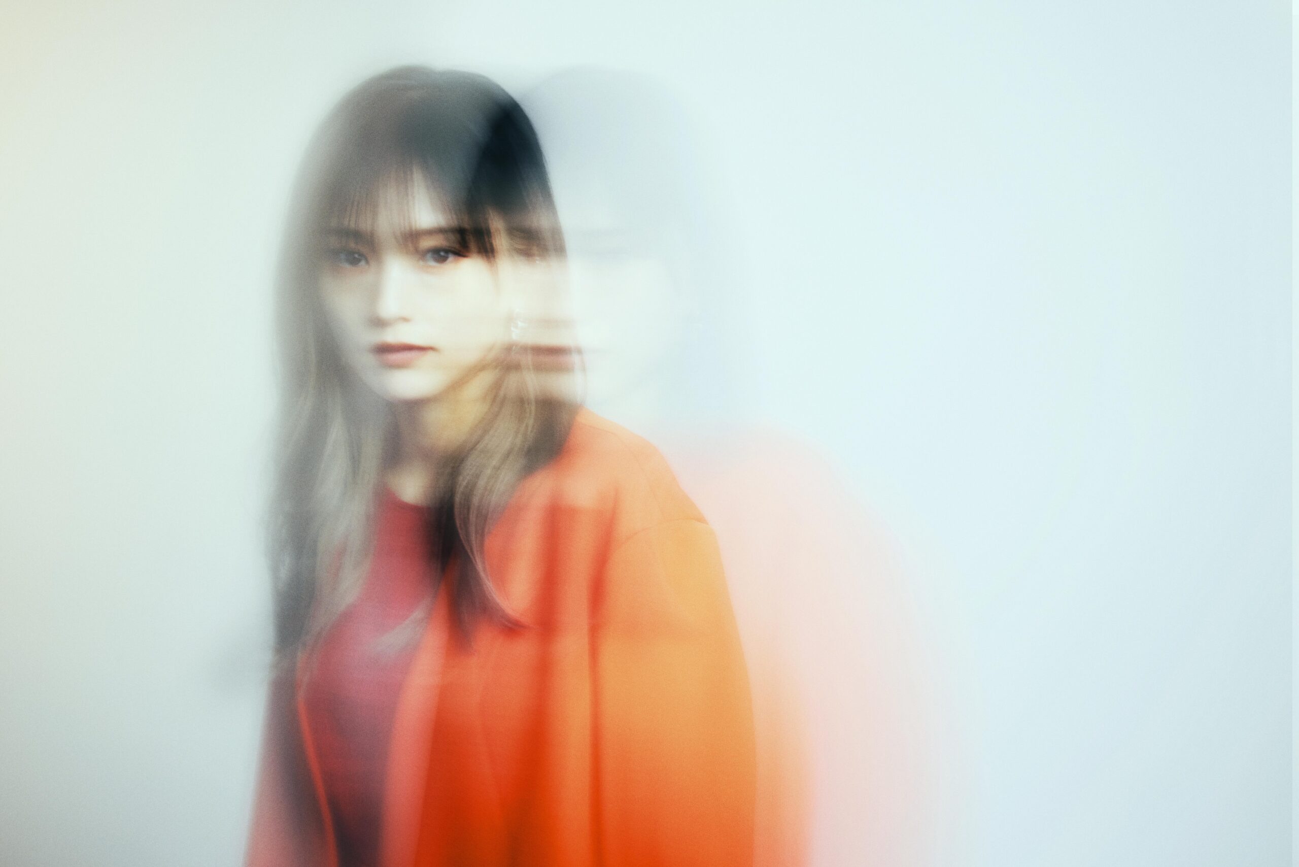 山本彩、新曲タイトル含むニューアルバム『&』収録詳細とジャケット写真公開｜