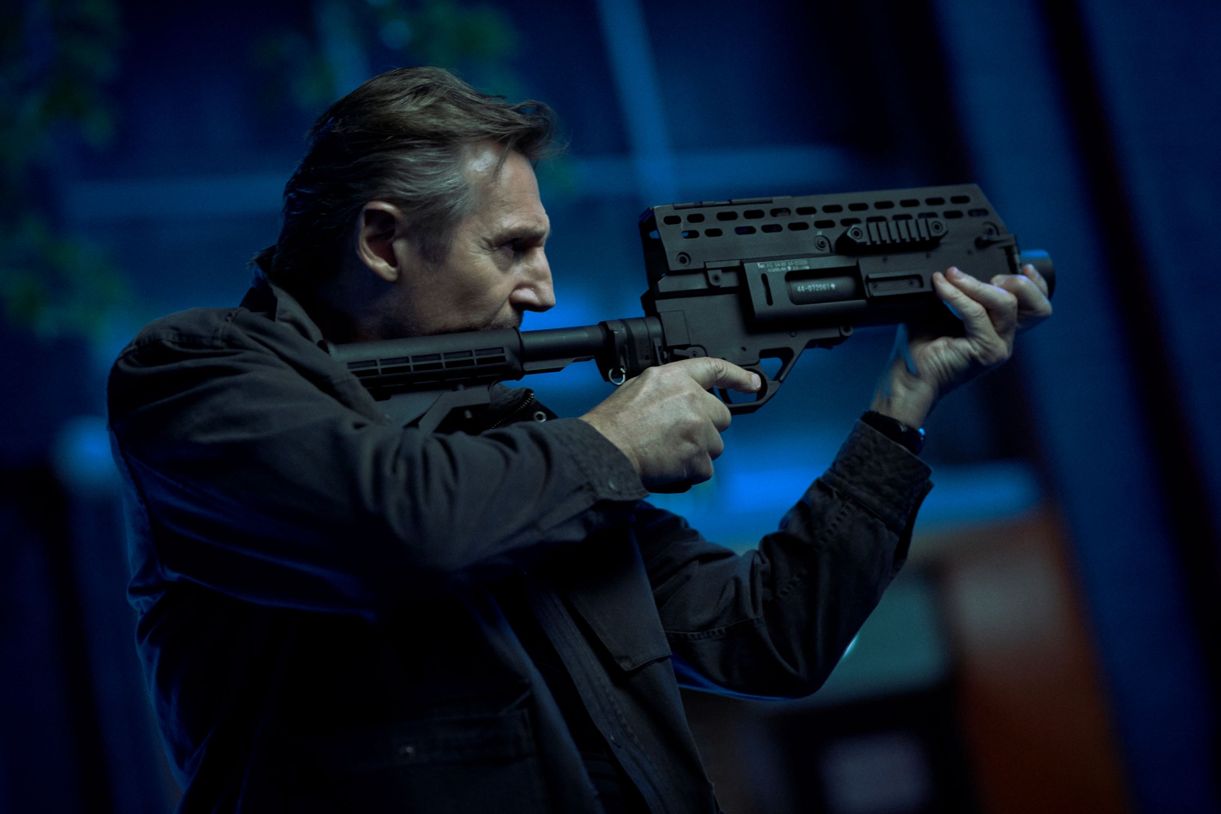 “絶対に逃さない男”リーアム・ニーソン主演『ブラックライト』本編映像＆場面写真公開｜©2021 BL Productions LLC; Allplay Legend Corporation