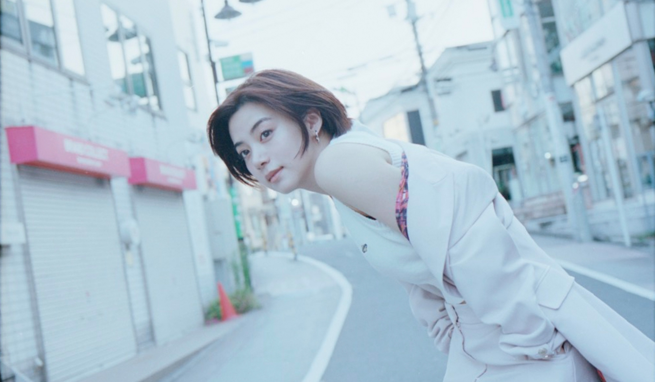 ELAIZAが同世代の“等身大”を歌詞に描く、新曲「わたしたち」来週配信リリース｜