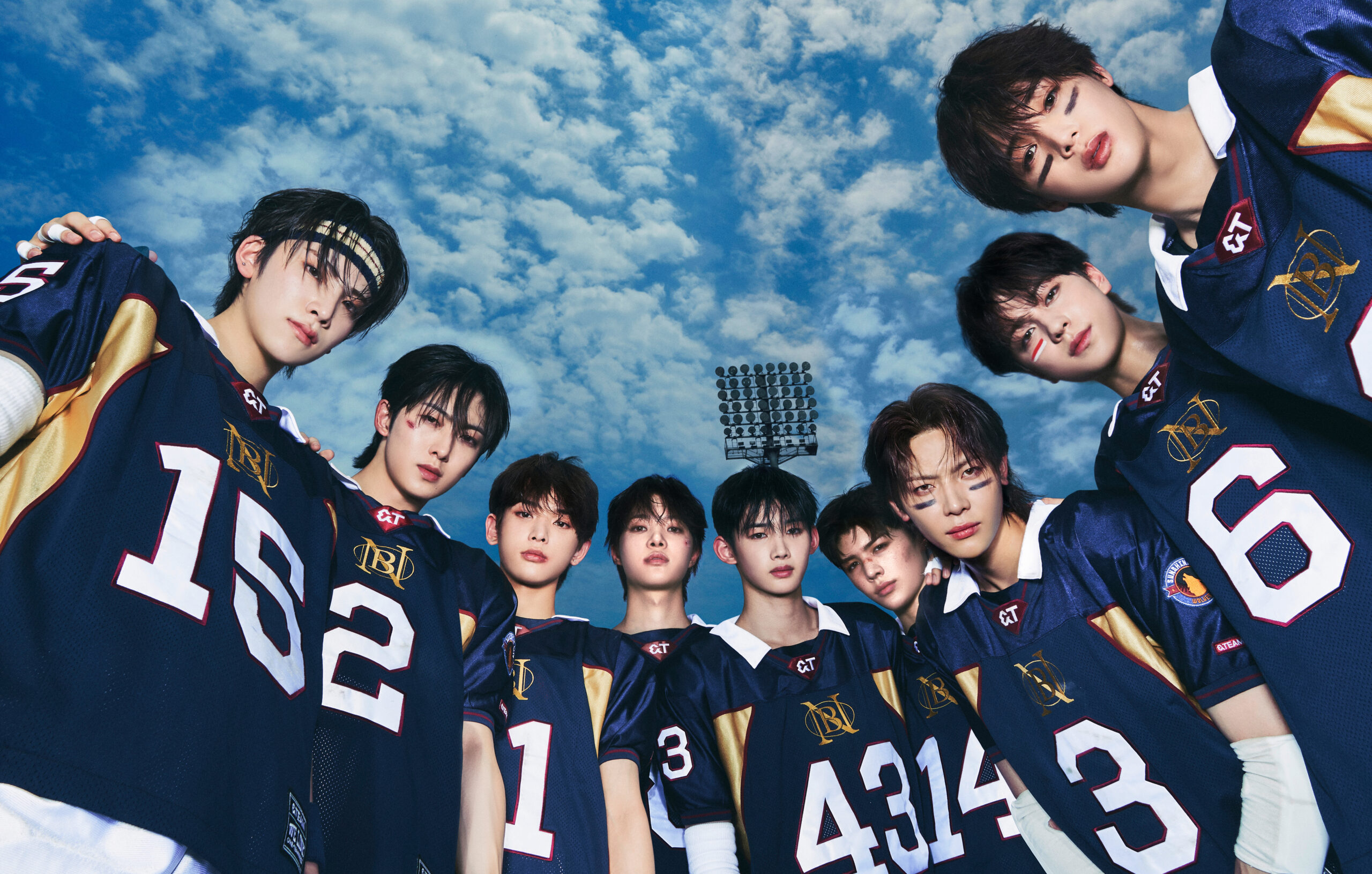 &TEAM、1stアルバム1つ目のコンセプトフォト一挙40点公開　9人のあふれる生命力を映す｜&TEAM 1st ALBUM『First Howling : NOW』STARTLINE Concept Photo