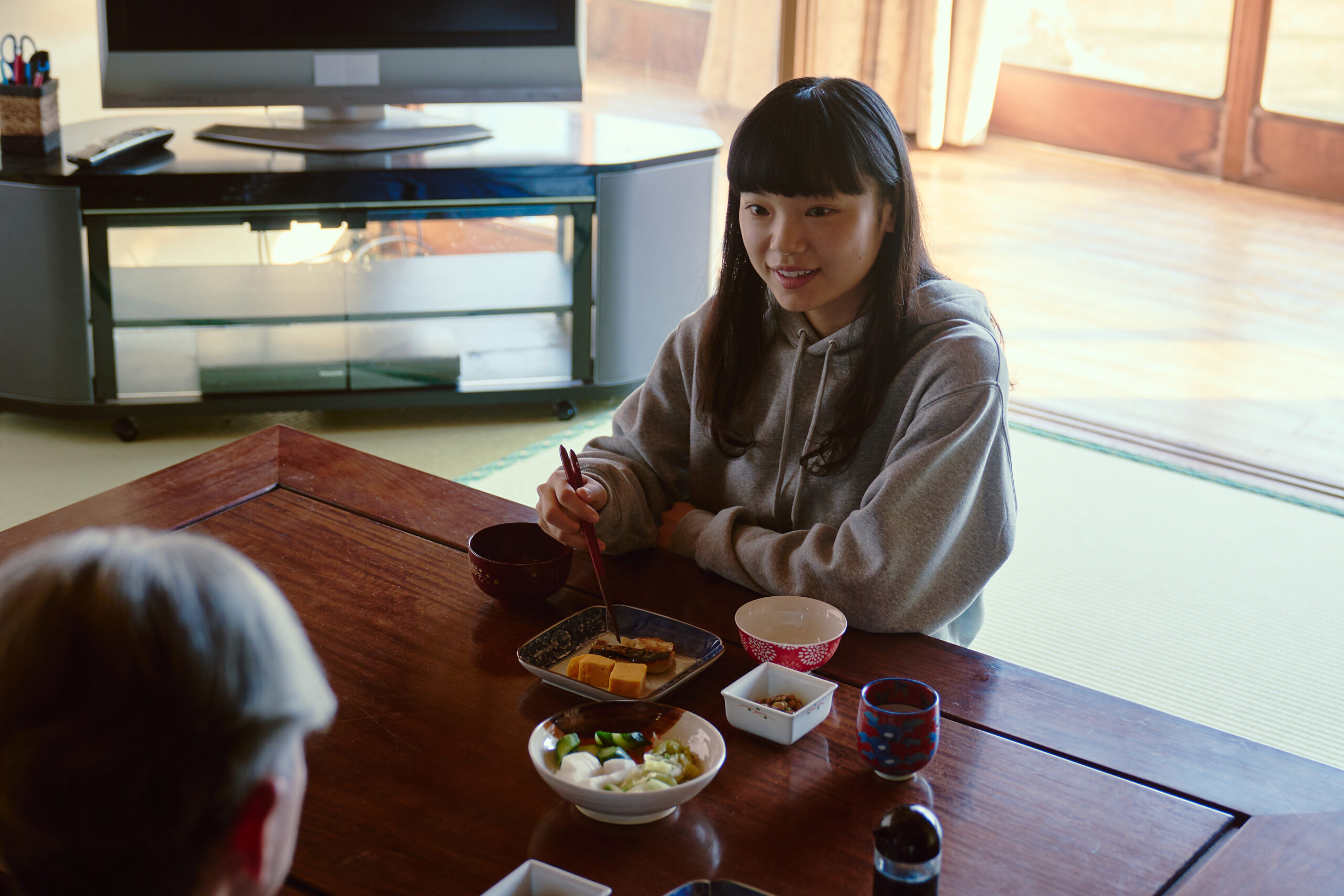 古川琴音がホラー映画初出演で新境地を魅せる　映画『みなに幸あれ』場面写真解禁｜©2023「みなに幸あれ」製作委員会