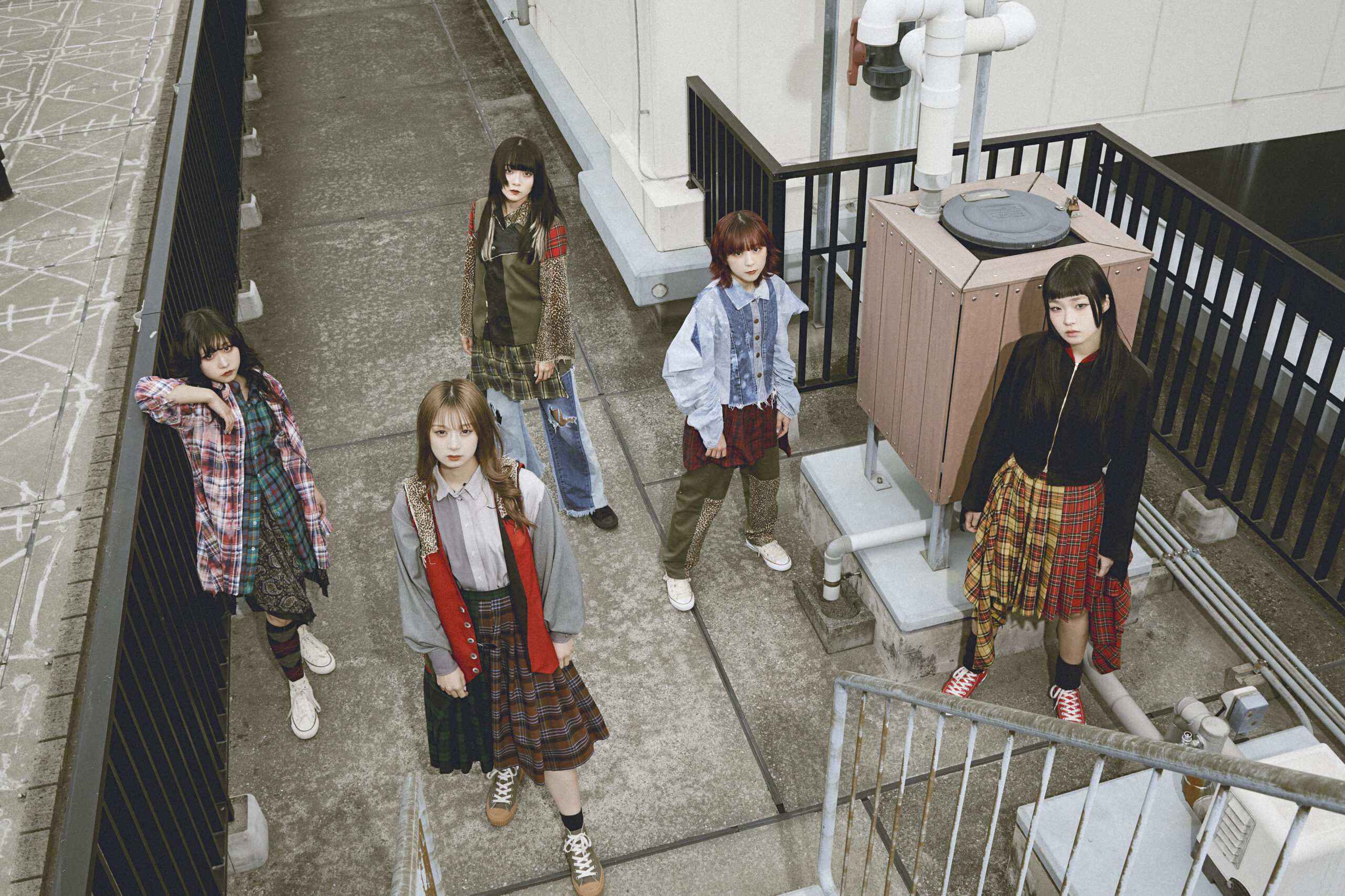 BiSが新アーティスト写真＆ツアービジュアル公開、メンバー自ら発注・調整をこなす｜