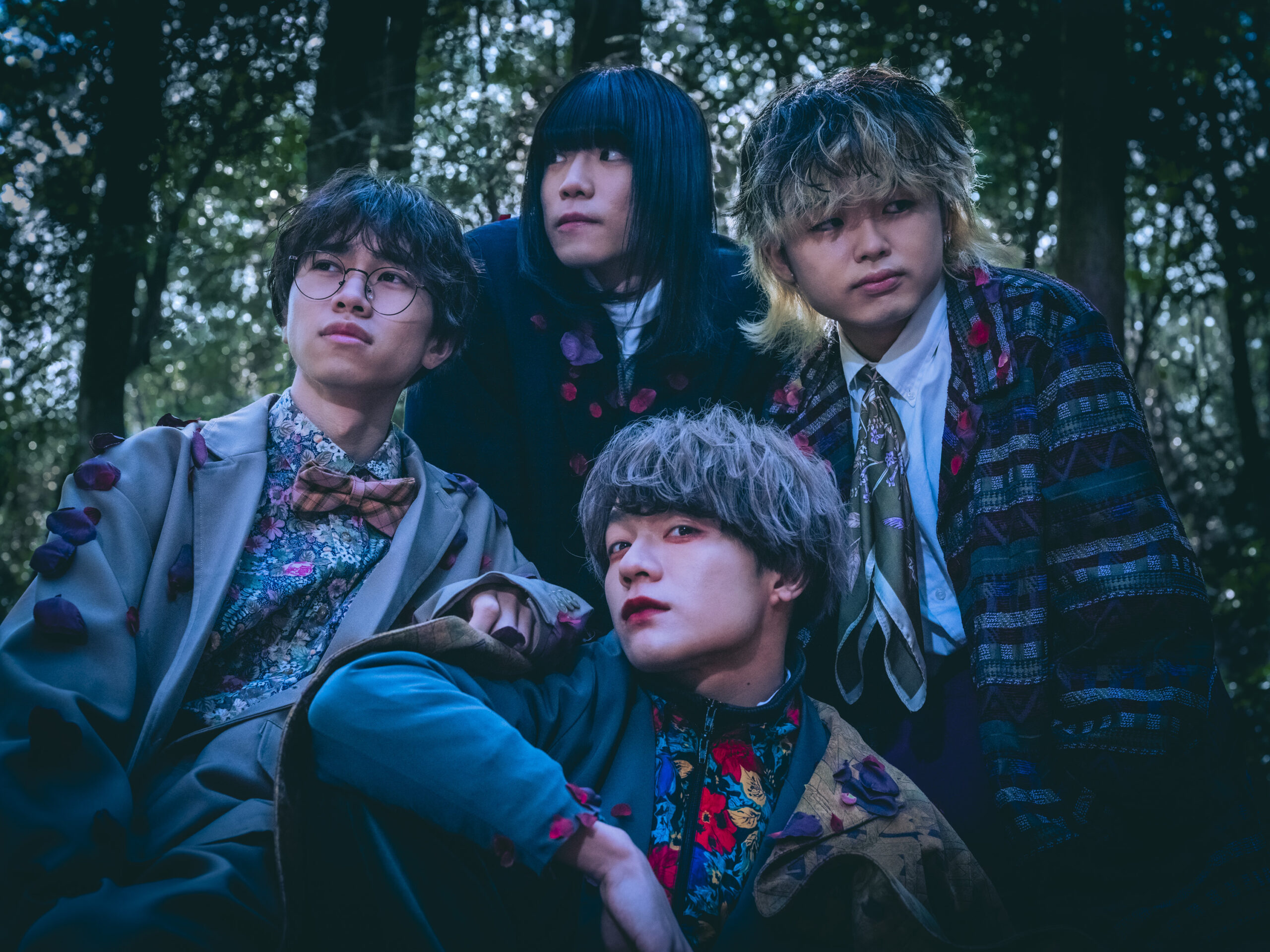 クジラ夜の街「美女と野獣」MV公開、過去の自分と決別しながら“美しく”なる姿を描く｜