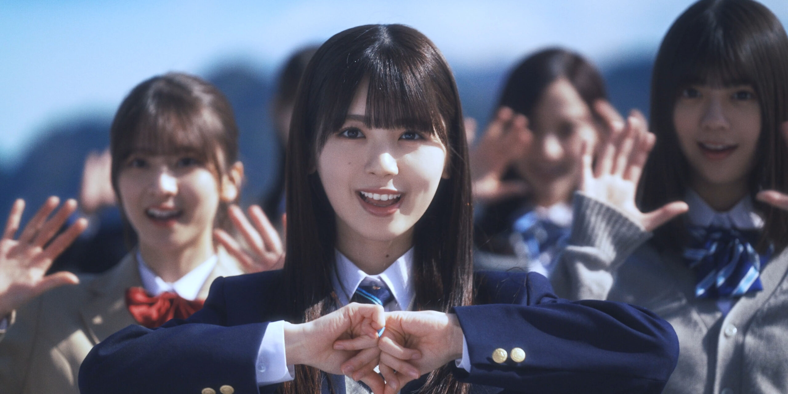 乃木坂46、最新アンダー曲「車道側」MV公開　筒井あやめセンターで希望に満ちた新学期を映す｜
