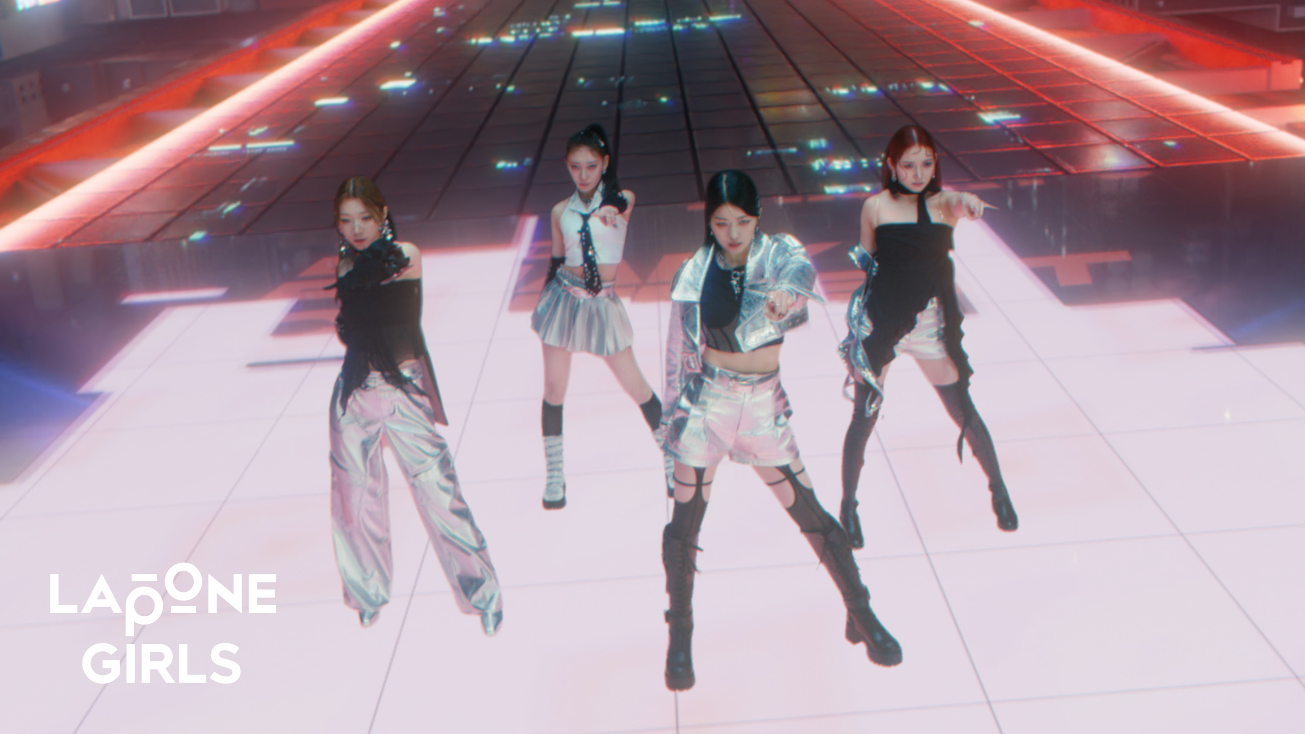 IS:SUEがディストピアで“再生”、NEW HEROの誕生を表現した「CONNECT」MV公開｜IS:SUE「CONNECT」MVサムネイル ©︎LAPONE GIRLS