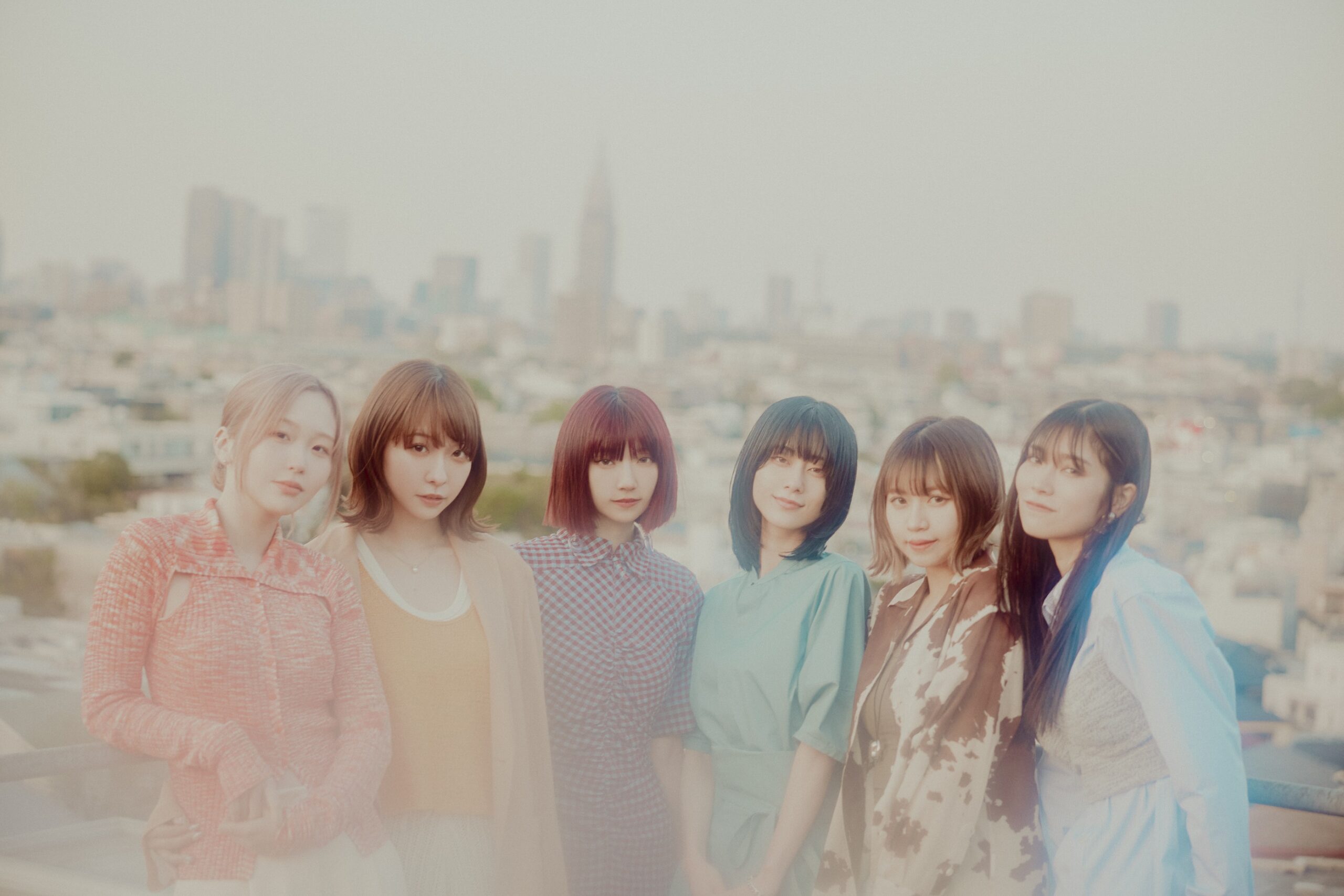 ExWHYZが7月31日に新EP『Sweet & Sour』リリース、6人の新アーティスト写真公開｜