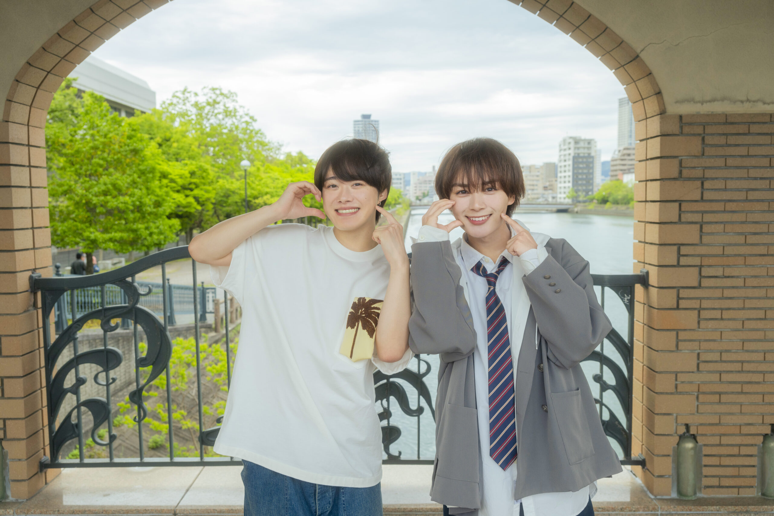 大橋和也が九州までサプライズ訪問！大西流星主演『恋を知らない僕たちは』オフショット解禁｜©︎2024「恋を知らない僕たちは」製作委員会　©︎水野美波／集英社