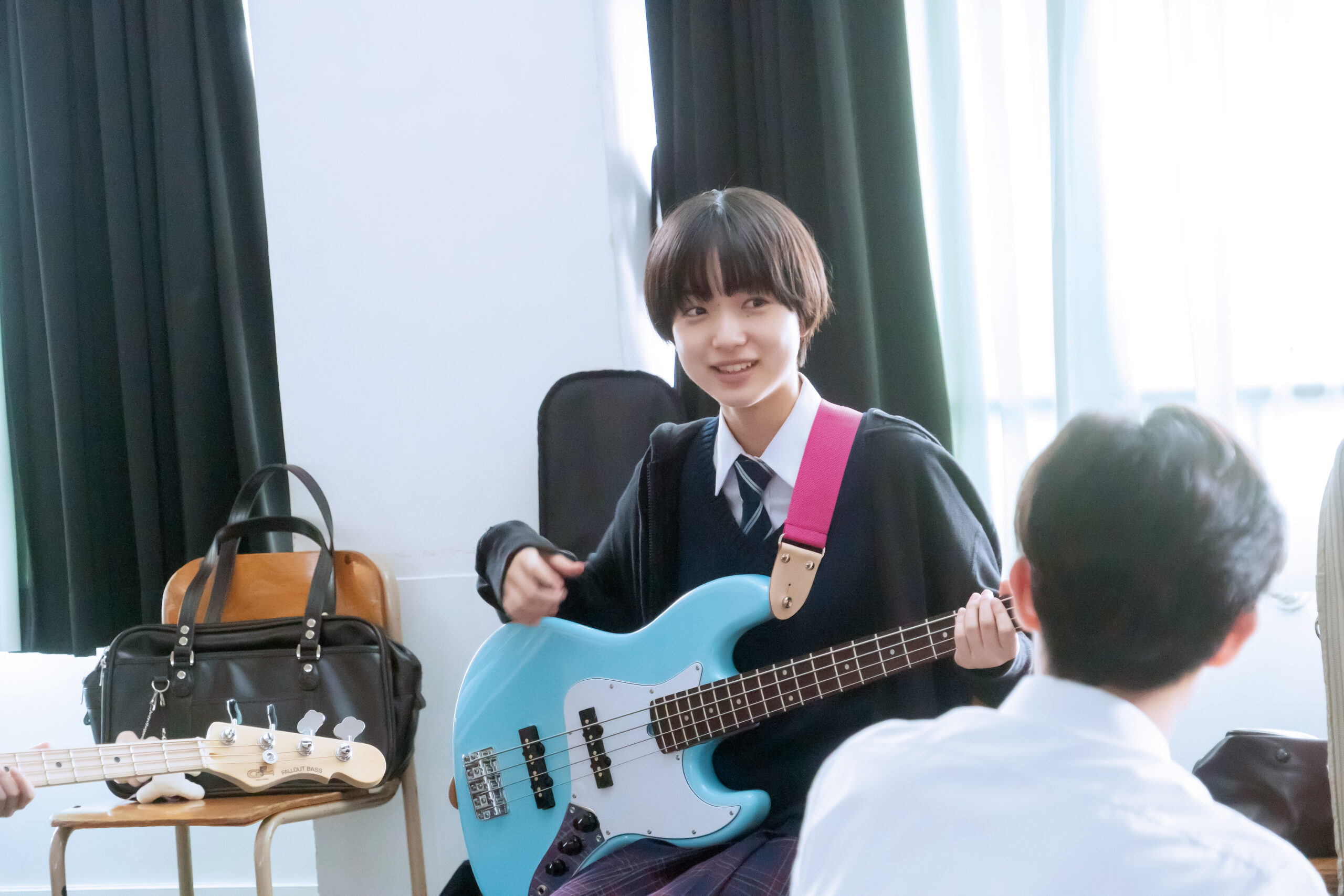 早瀬憩が猛練習して橋本絵莉子提供曲を披露、映画『違国日記』ライブシーンの舞台裏映像解禁｜『違国日記』メイキングより ©︎2024 ヤマシタトモコ・祥伝社／「違国日記」製作委員会