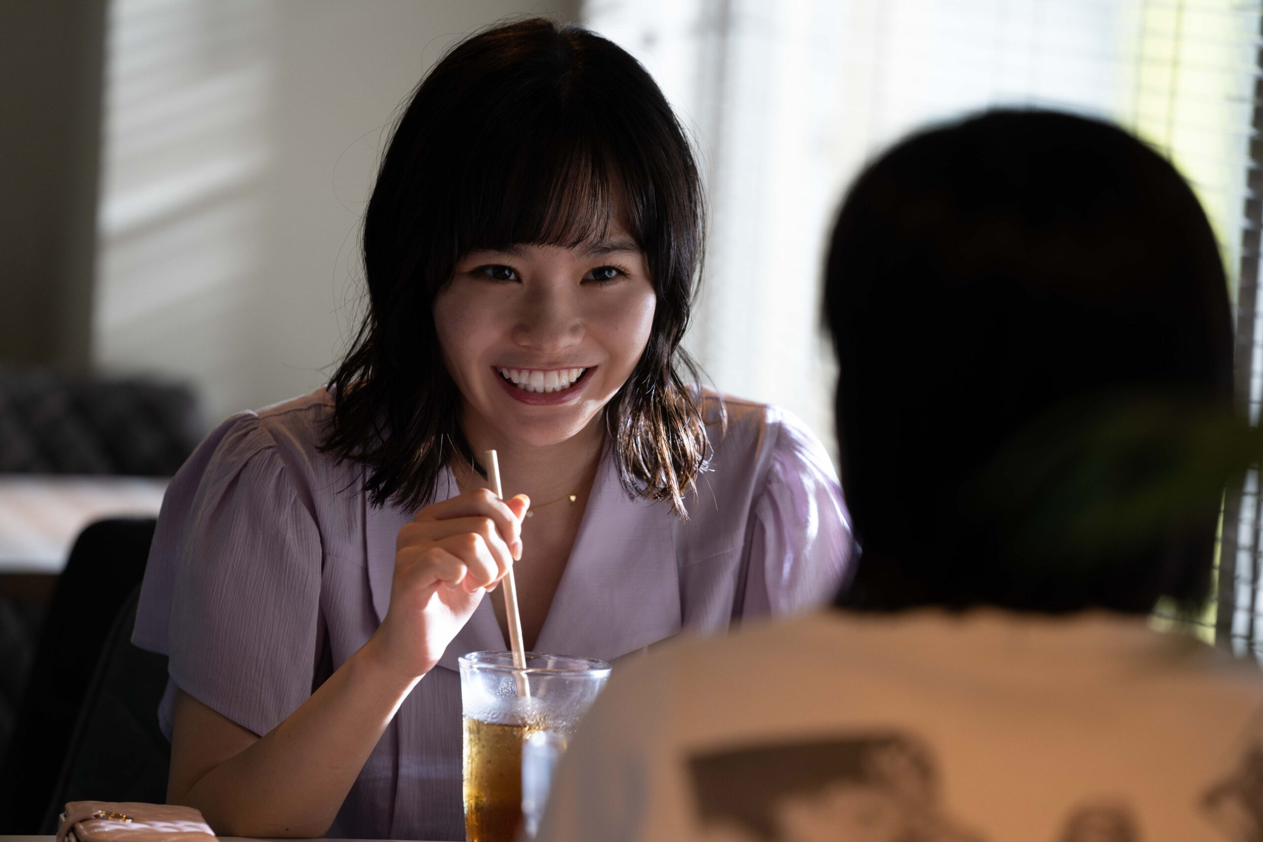 映画『ナミビアの砂漠』河合優実の脇を固める新谷ゆづみ、唐田えりか、渡辺真起子らのカット解禁｜新谷ゆづみ（イチカ役）©︎2024『ナミビアの砂漠』製作委員会