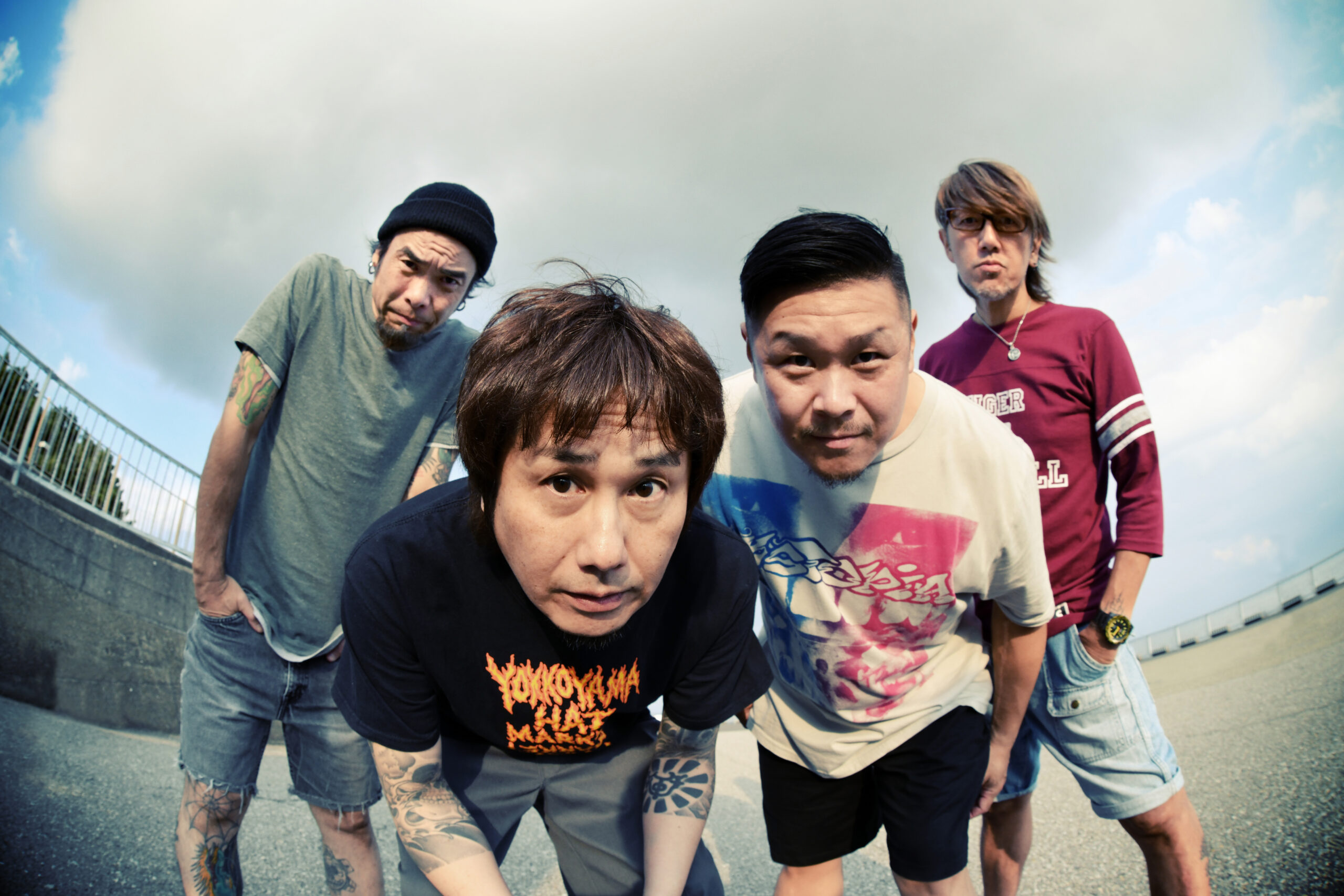 Ken Yokoyamaが90’sパンクカバーアルバム発表、全16曲で1万8千字のライナーノーツ付属｜