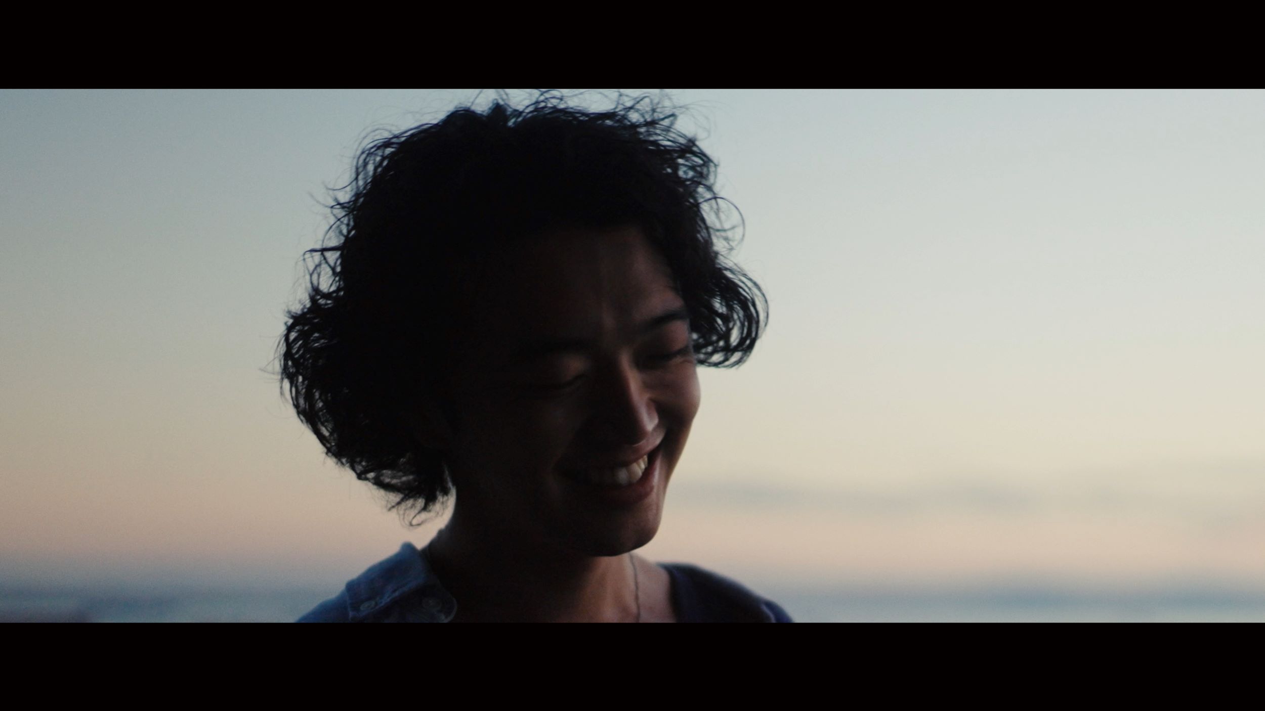 荒谷翔大の2作目シングル「よか」MVプレミア公開決定、多田海の撮影で地元福岡を巡る｜