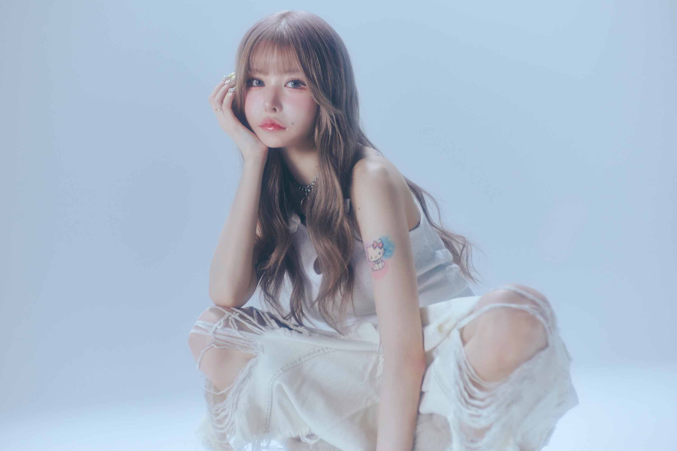 戦慄かなのがヤングスキニーかやゆー提供曲でメジャーデビュー、10月にワンマンライブも開催｜