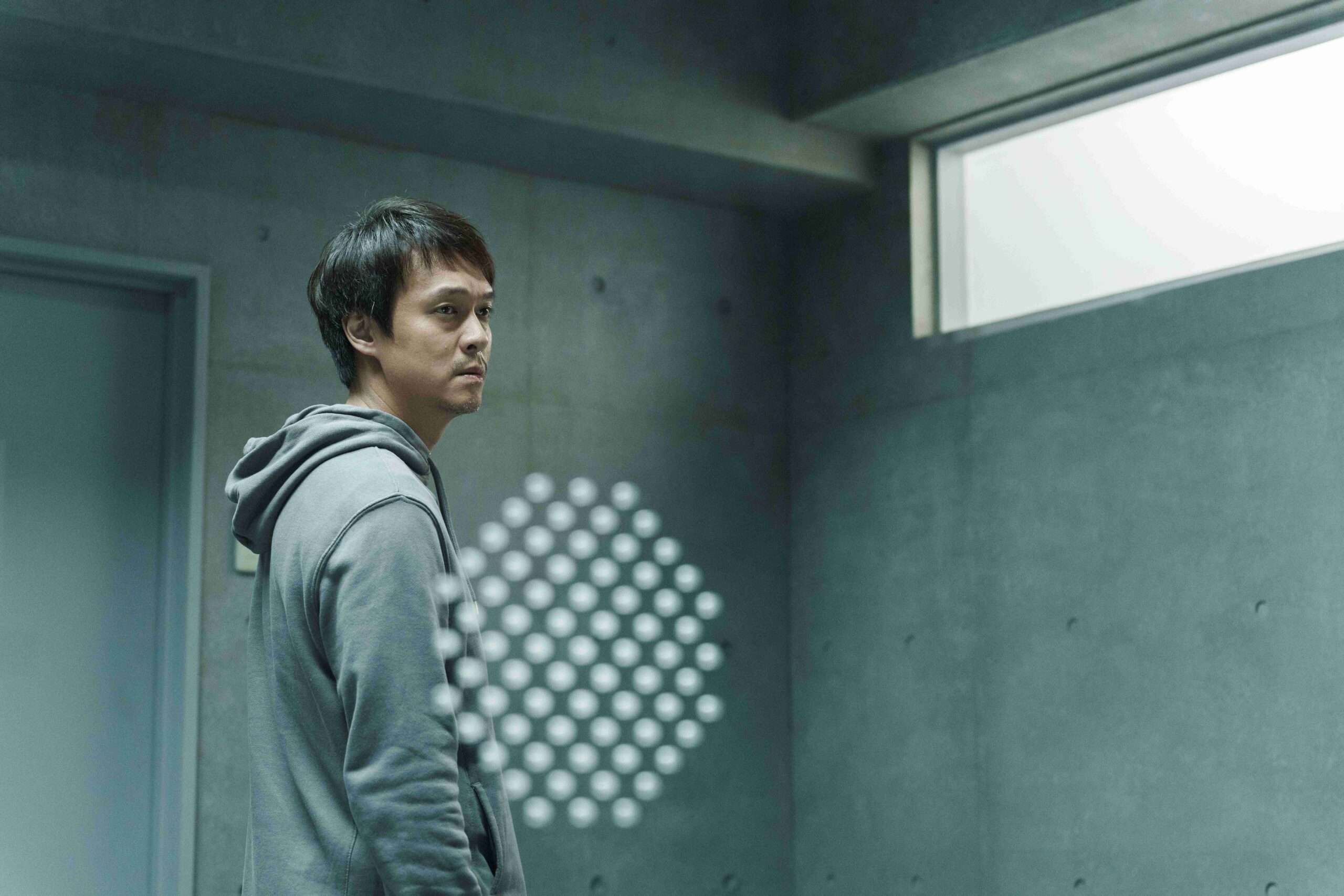 丸山隆平主演『金子差入店』主題歌をSUPER BEAVERが書き下ろし、柳沢亮太からコメントも｜©︎2025映画「金子差入店」製作委員会