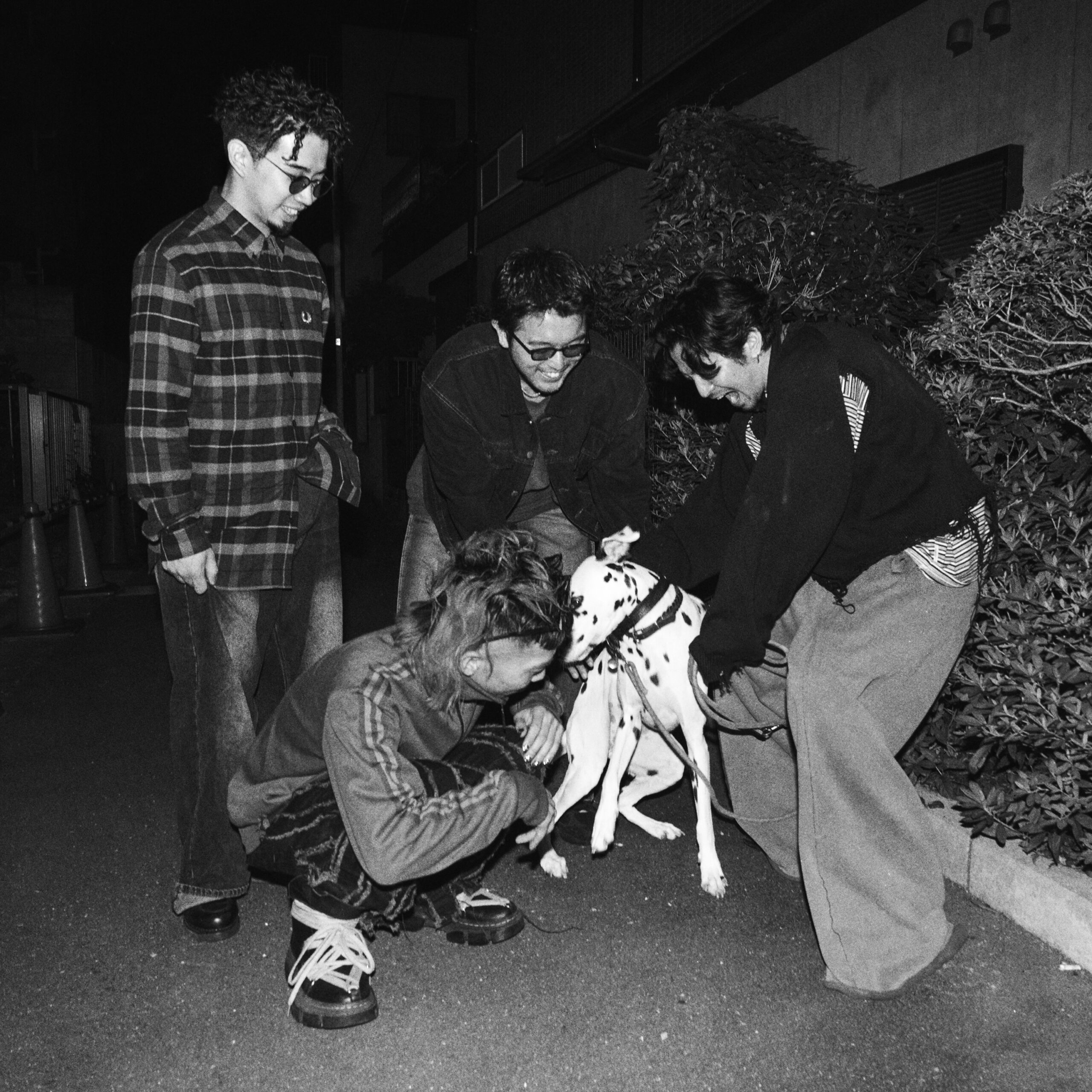 King Gnu、新日曜劇場『海に眠るダイヤモンド』主題歌に書き下ろした新曲「ねっこ」配信スタート｜