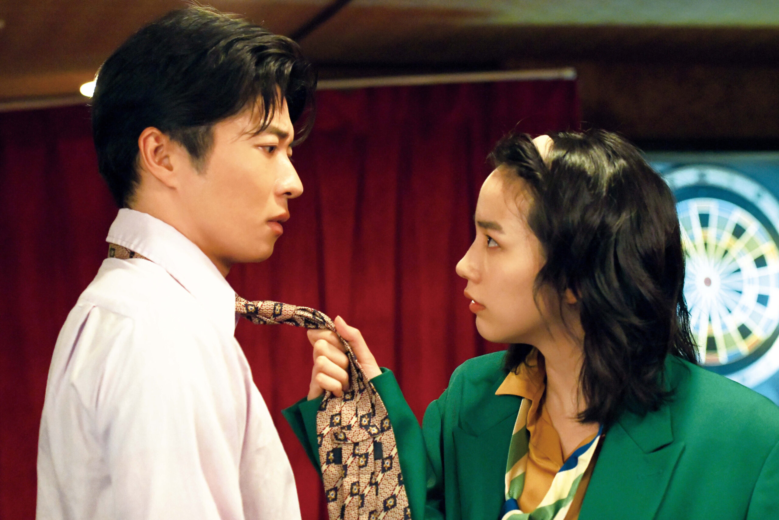 のんが田中圭と一触即発？滝藤賢一にはヘッドロック　映画『私にふさわしいホテル』場面写真解禁｜(C)2012柚木麻子／新潮社　(C)2024「私にふさわしいホテル」製作委員会