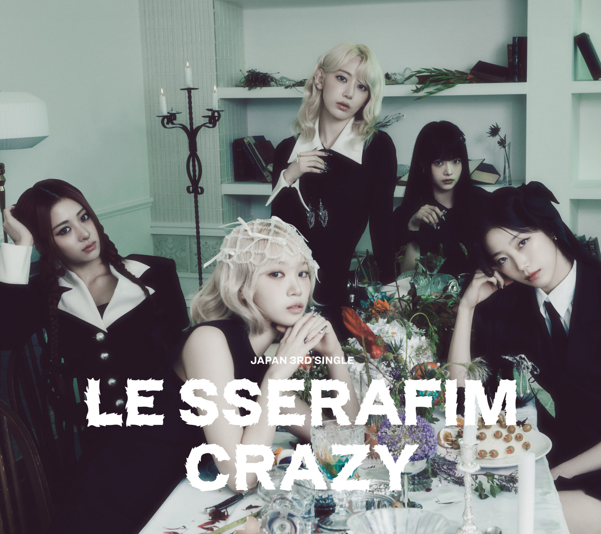 『CRAZY』初回限定盤Bジャケット (P)&(C) SOURCE MUSIC