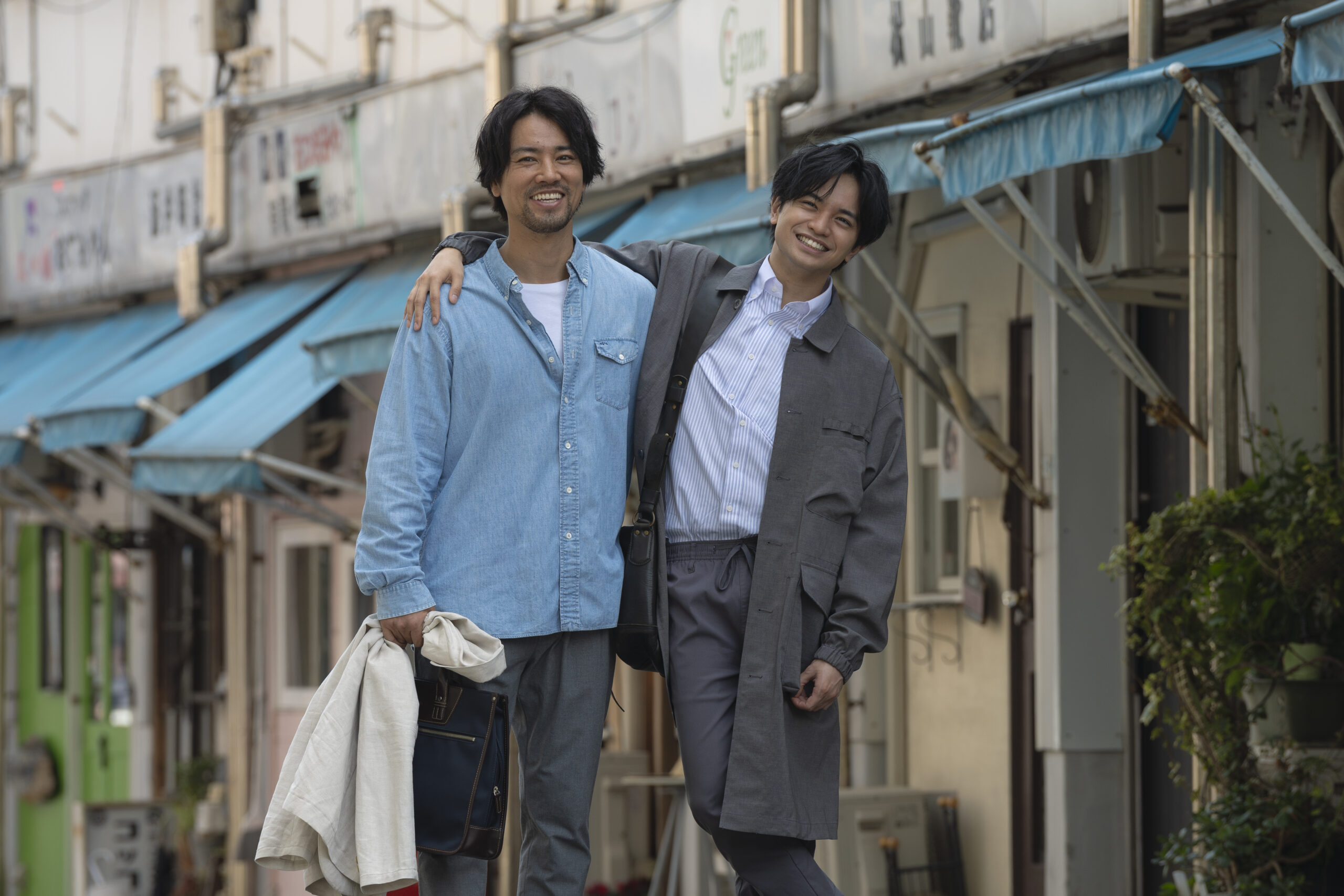 互いのナチュラルを引き出し合った中島健人×桐谷健太、映画『知らないカノジョ』メイキング解禁｜©︎2025『知らないカノジョ』製作委員会