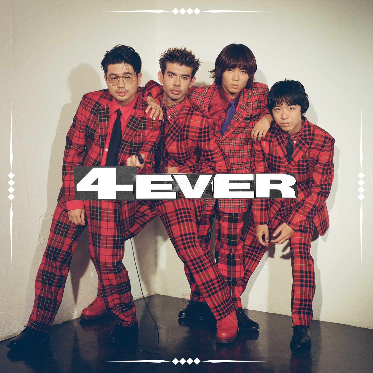 『4EVER』通常盤ジャケット