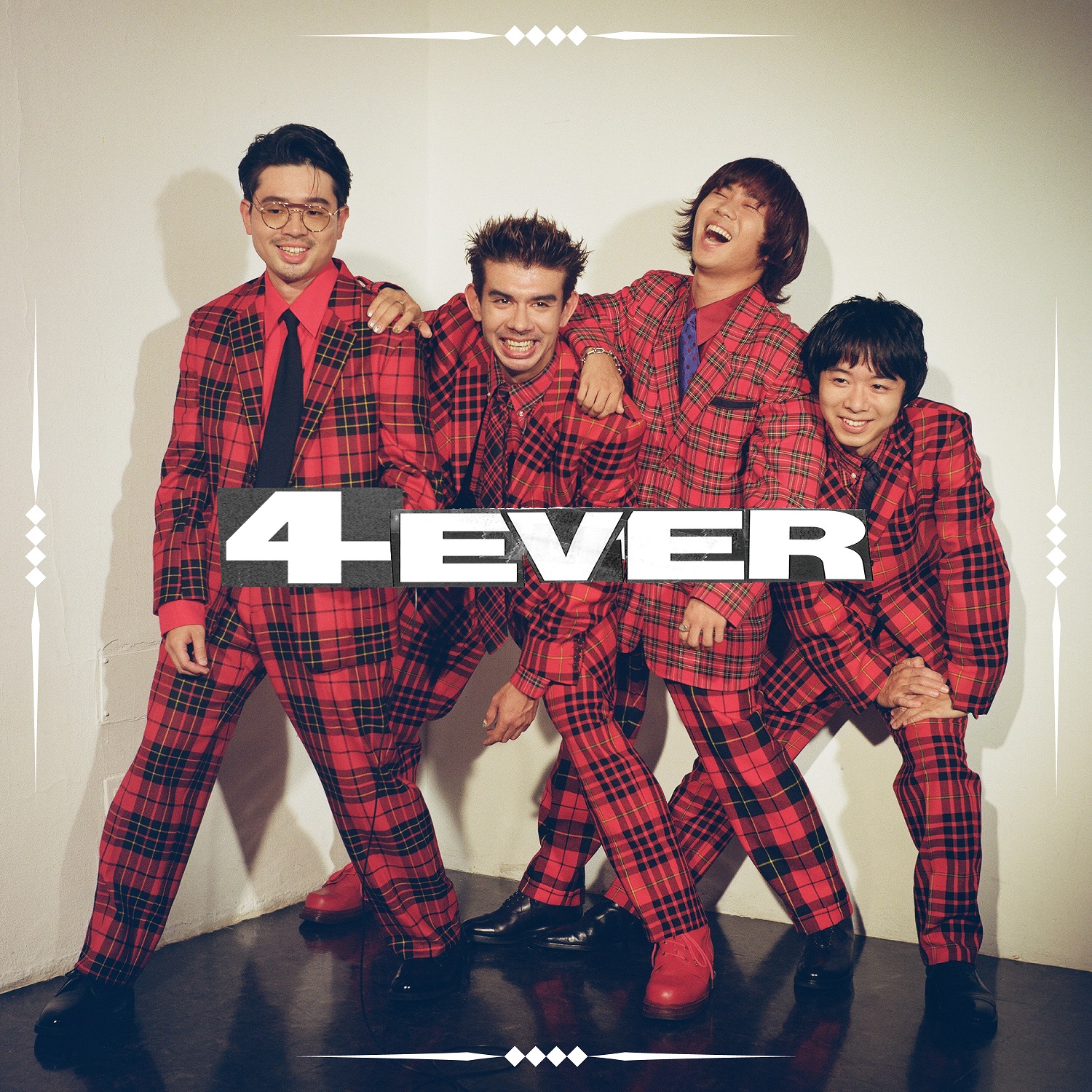 『4EVER』初回生産限定盤ジャケット