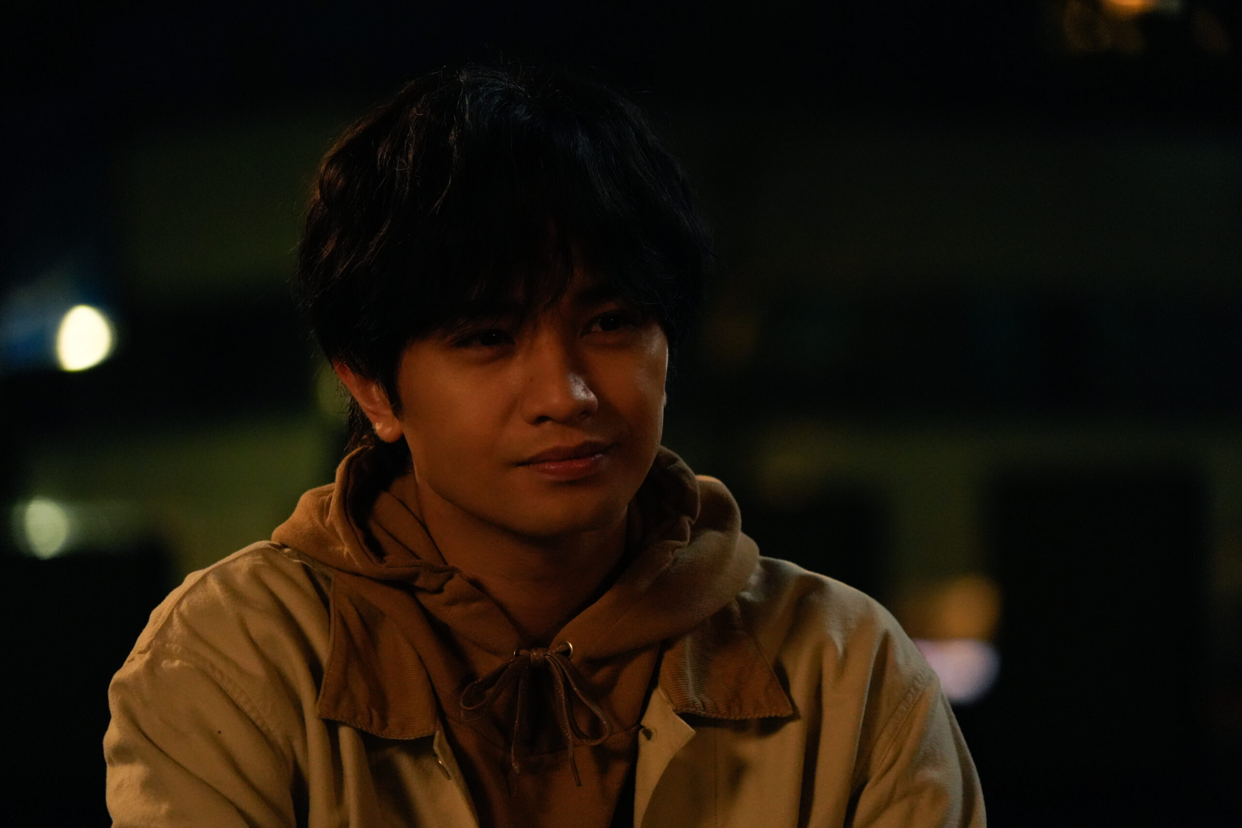 “きっかけの曲”を歌うmiletを優しく見守る中島健人、映画『知らないカノジョ』本編映像解禁｜©︎2025『知らないカノジョ』製作委員会