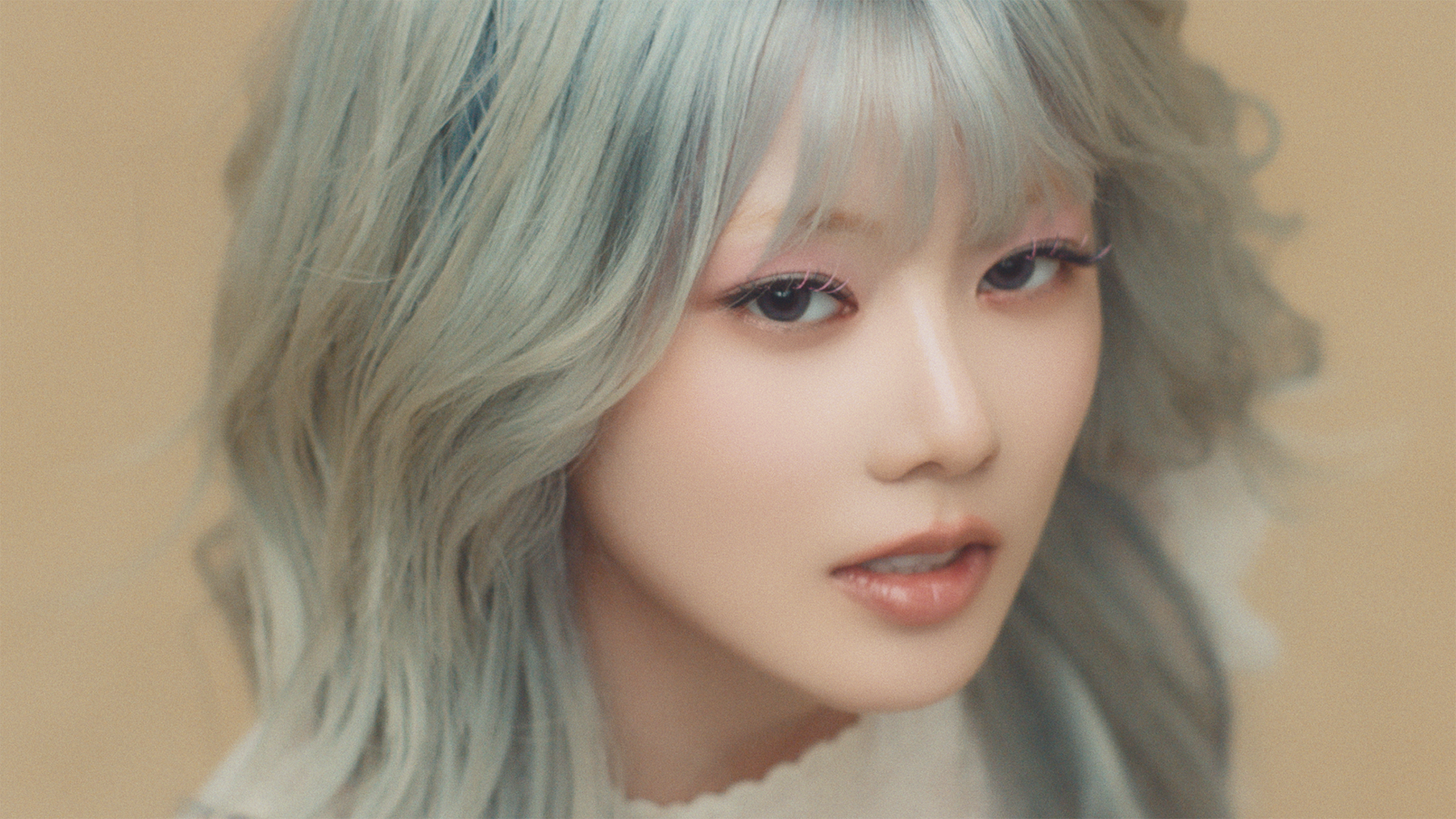 XG「IS THIS LOVE」MV公開、予想外の展開を通して問いかける“愛の本質”とは｜