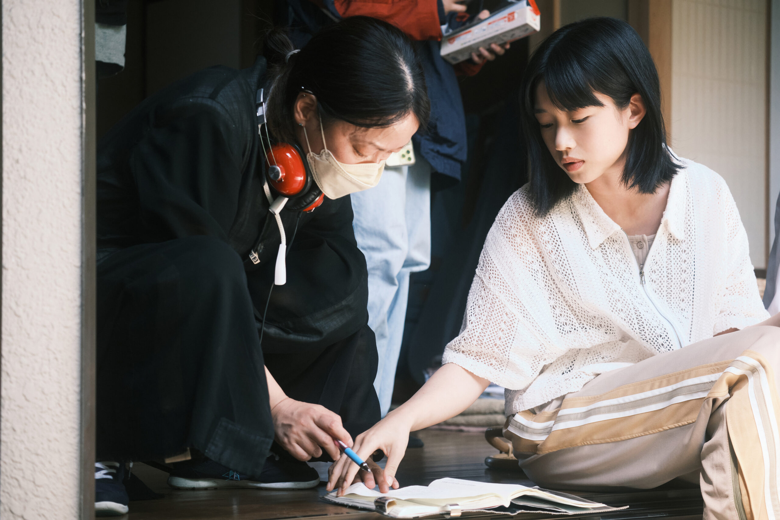 河合優実が髪をおろした理由とは？『今日の空が一番好き、とまだ言えない僕は』メイキング写真解禁｜©︎2025「今日の空が一番好き、とまだ言えない僕は」製作委員会