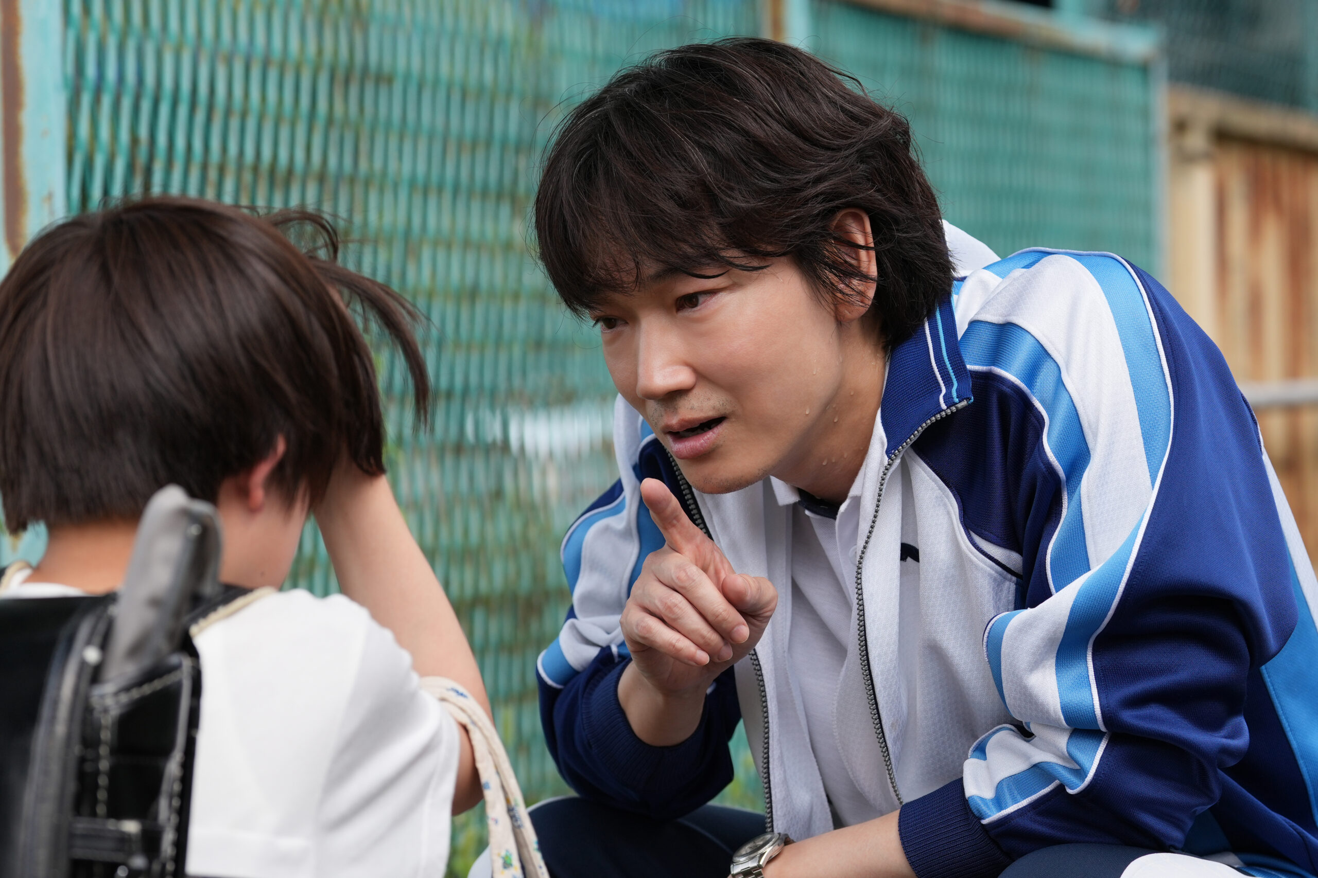 不穏すぎる綾野剛×柴咲コウの対比、緊迫の法廷シーンも　映画『でっちあげ』予告映像解禁｜©︎2025「でっちあげ」製作委員会