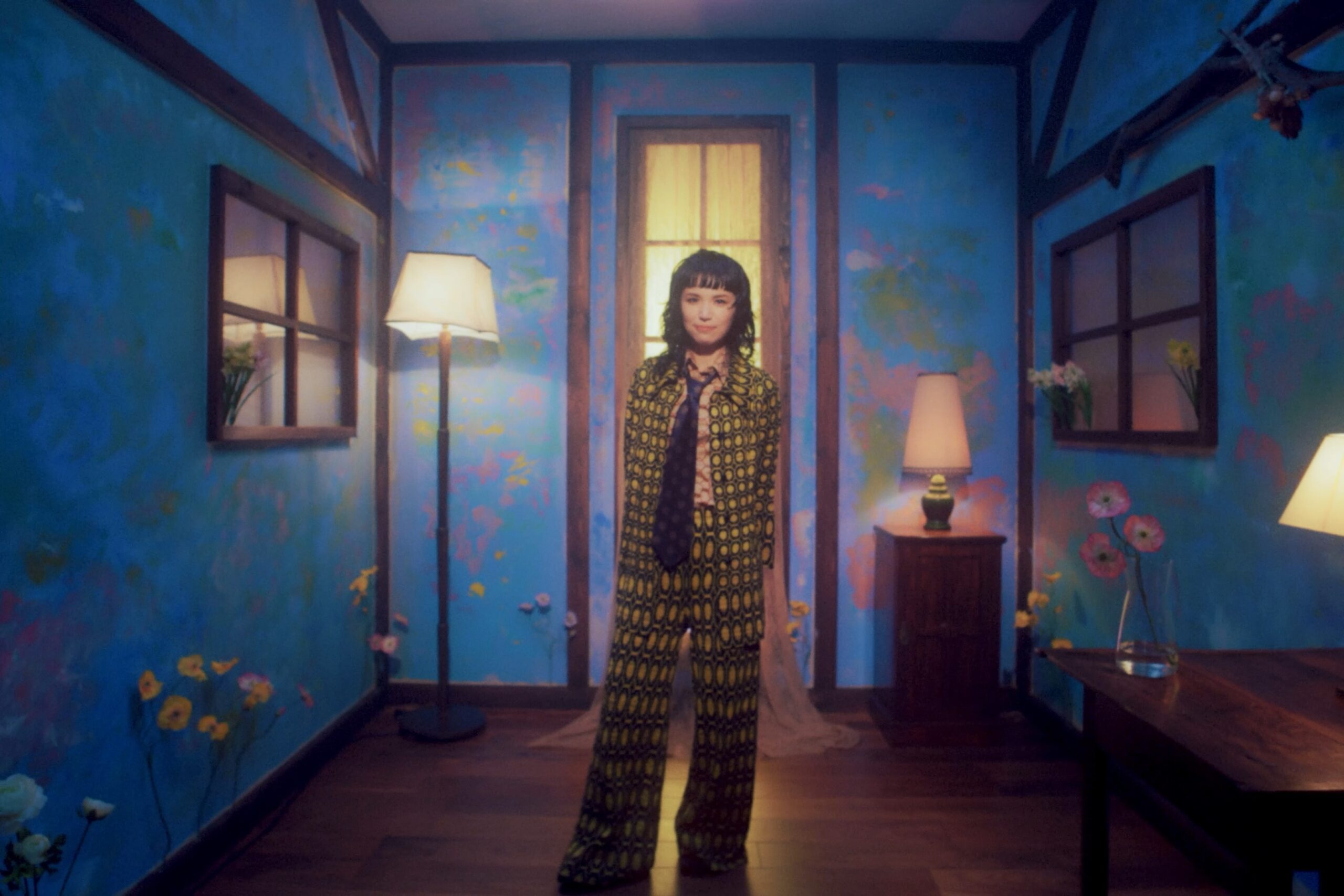 Superfly、初カバーアルバムよりMr.Childrenの名曲を語りかけるように歌う「彩り」MV公開｜Superfly「彩り」MVサムネイル