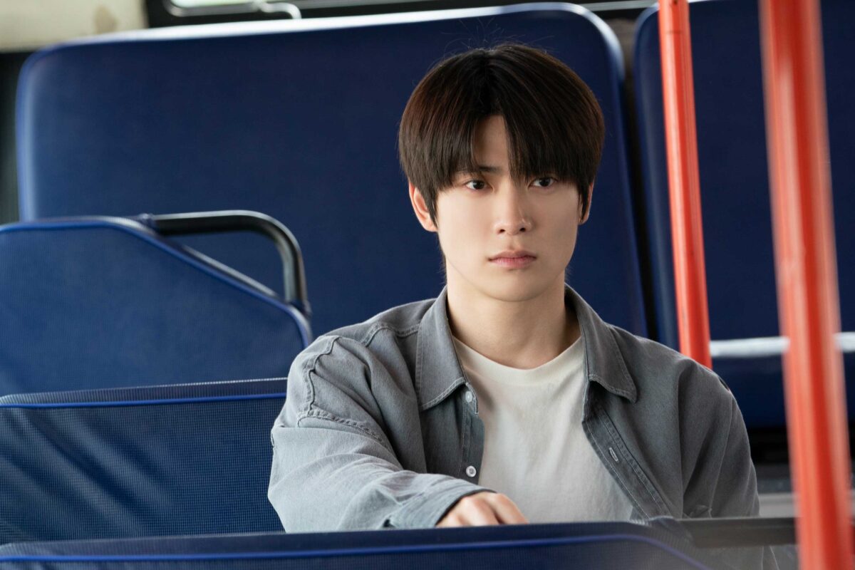 NCTジェヒョン演じる“未来が見える男”は容疑者か？映画『6時間後に君は