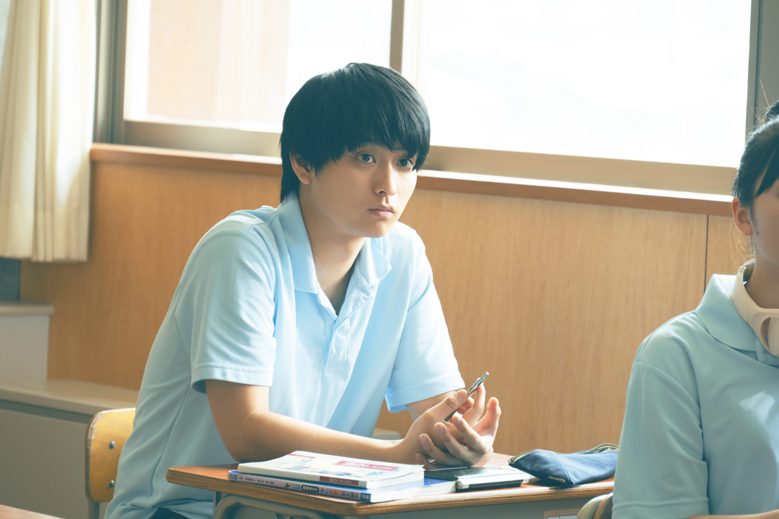 映画『か「」く「」し「」ご「」と「』優しい主人公に自分自身を投影した奥平大兼の場面写真解禁｜©︎ 2025『か「」く「」し「」ご「」と「』製作委員会 ©︎ 2017住野よる／新潮社