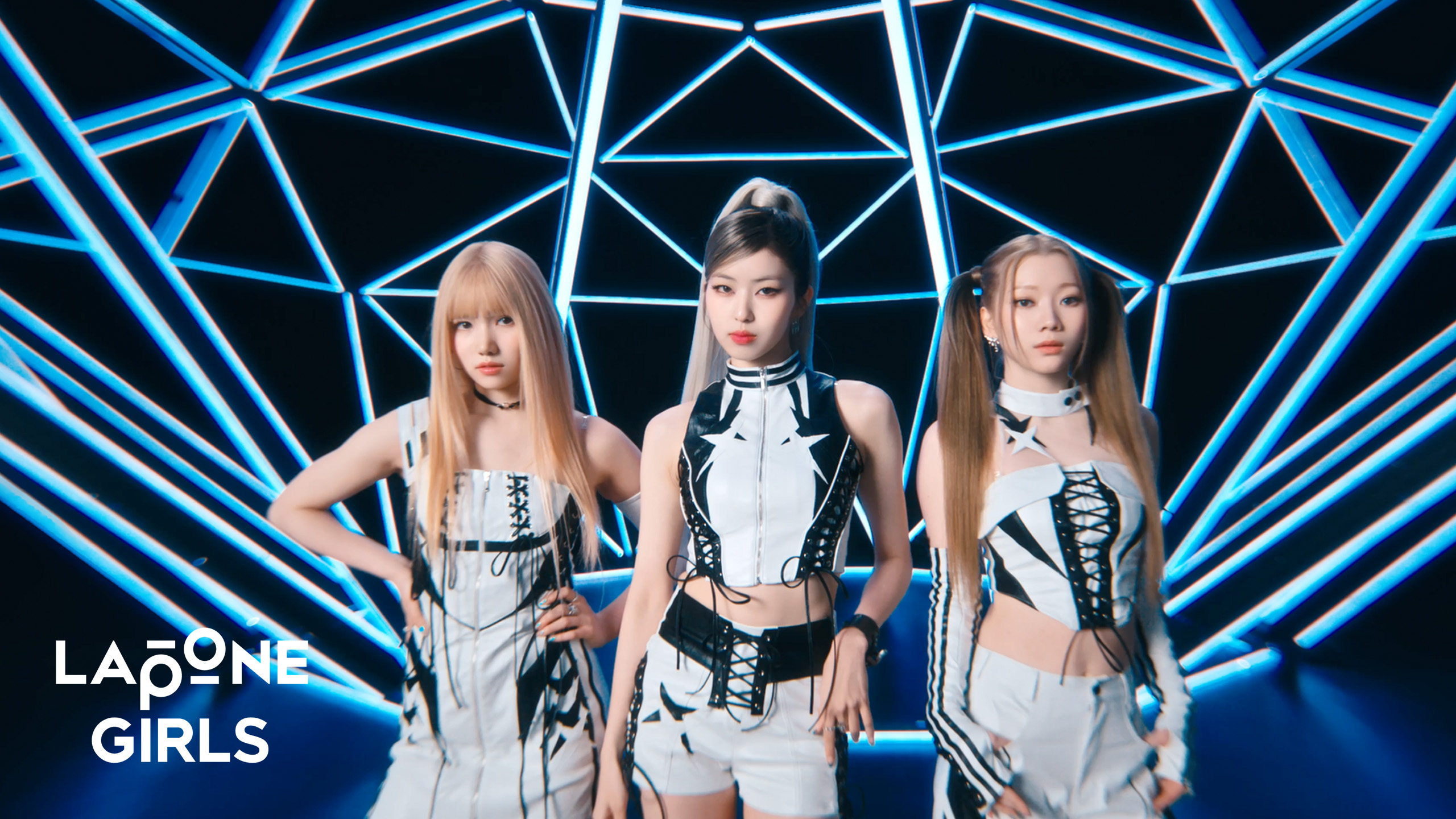 次々と変化するIS:SUEが巨大なダイヤモンドの“輝き”に、新シングルリード曲「SHINING」MV公開｜