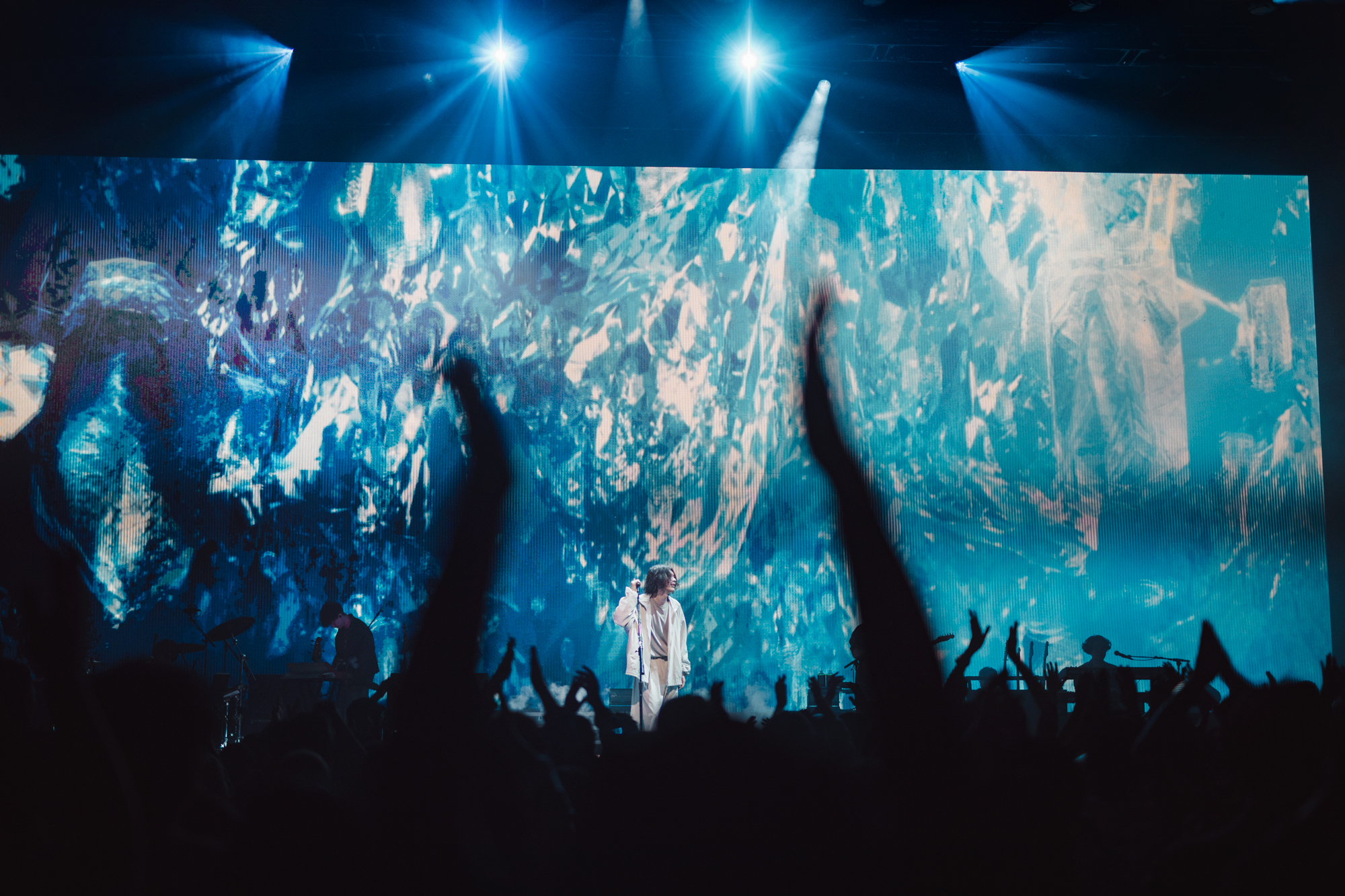 米津玄師、東京ドーム公演のアンコールで披露された「Plazma」「BOW AND ARROW」映像公開｜