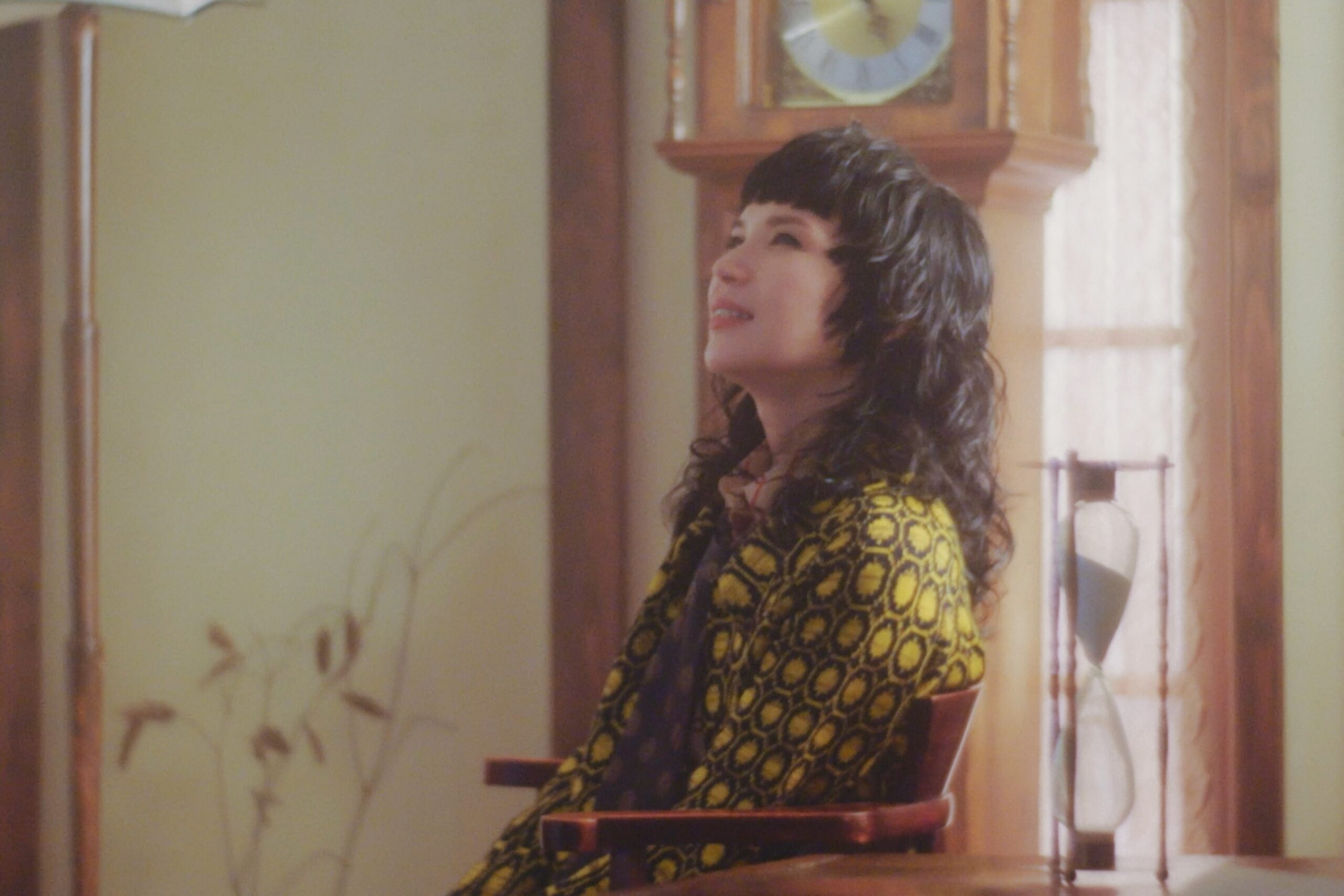 Superfly、孤独だった10代の自分に贈る玉置浩二の名曲カバー「メロディー」MV公開｜