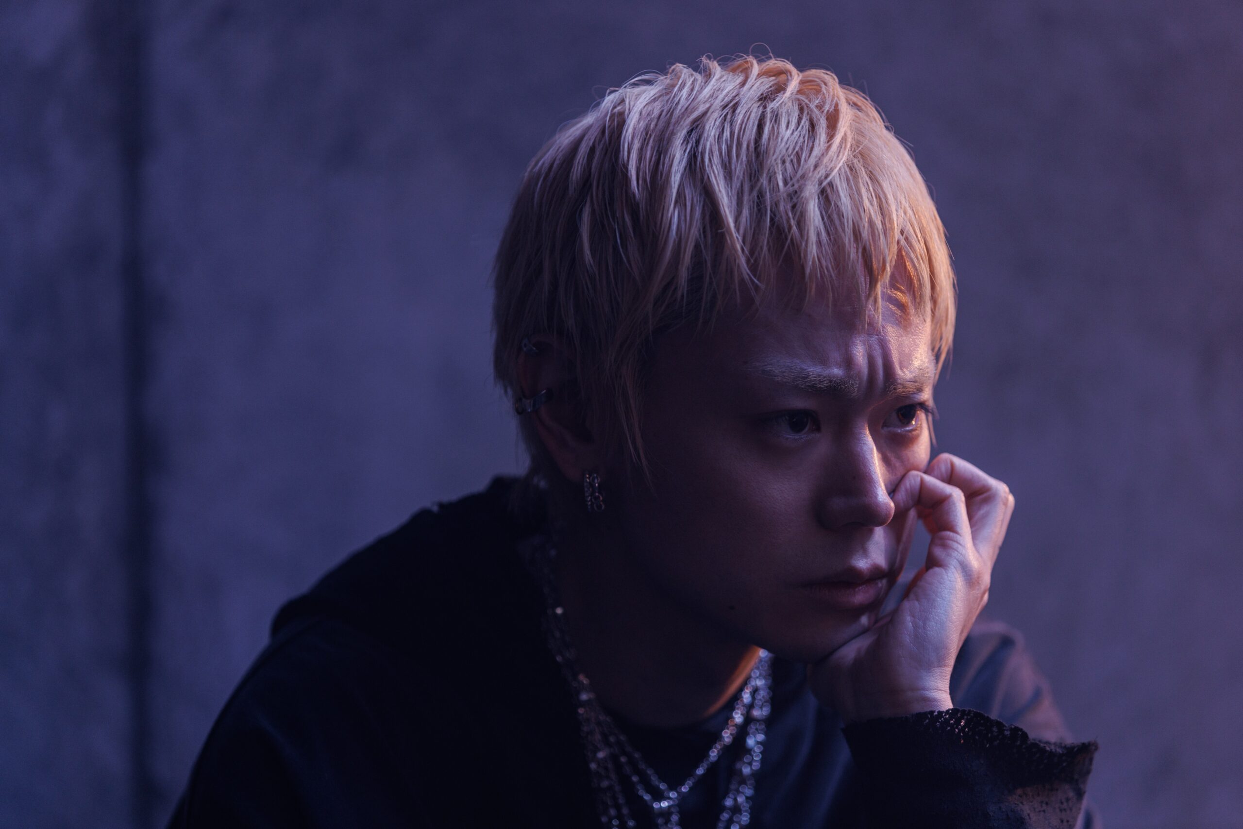 菅田将暉が新たな一面見せる『グラスハート』新写真解禁、レイニとのカリスマユニットを紐解く5枚｜