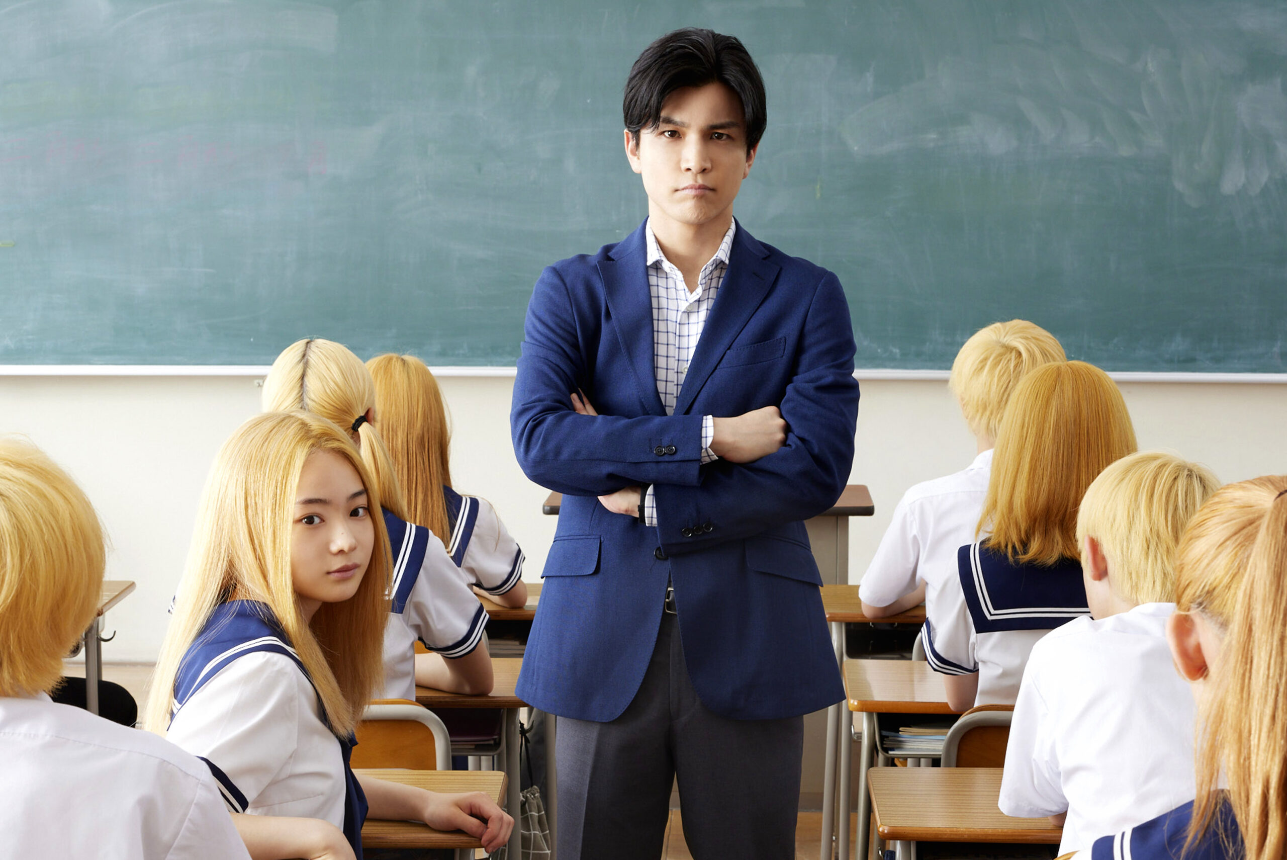 岩田剛典演じる“イタい中学校教師”が生徒たちの金髪デモにぼやきまくる映画『金髪』特報解禁｜©2025 映画「金髪」製作委員会