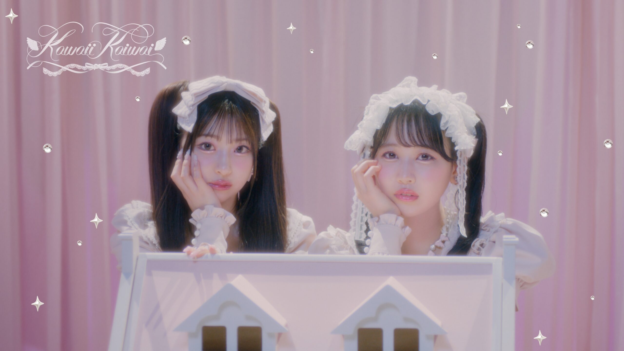 PiKiデビュー曲のMVが今夜プレミア公開、松本かれん×桜庭遥花が10の衣装で四季を駆け巡る｜