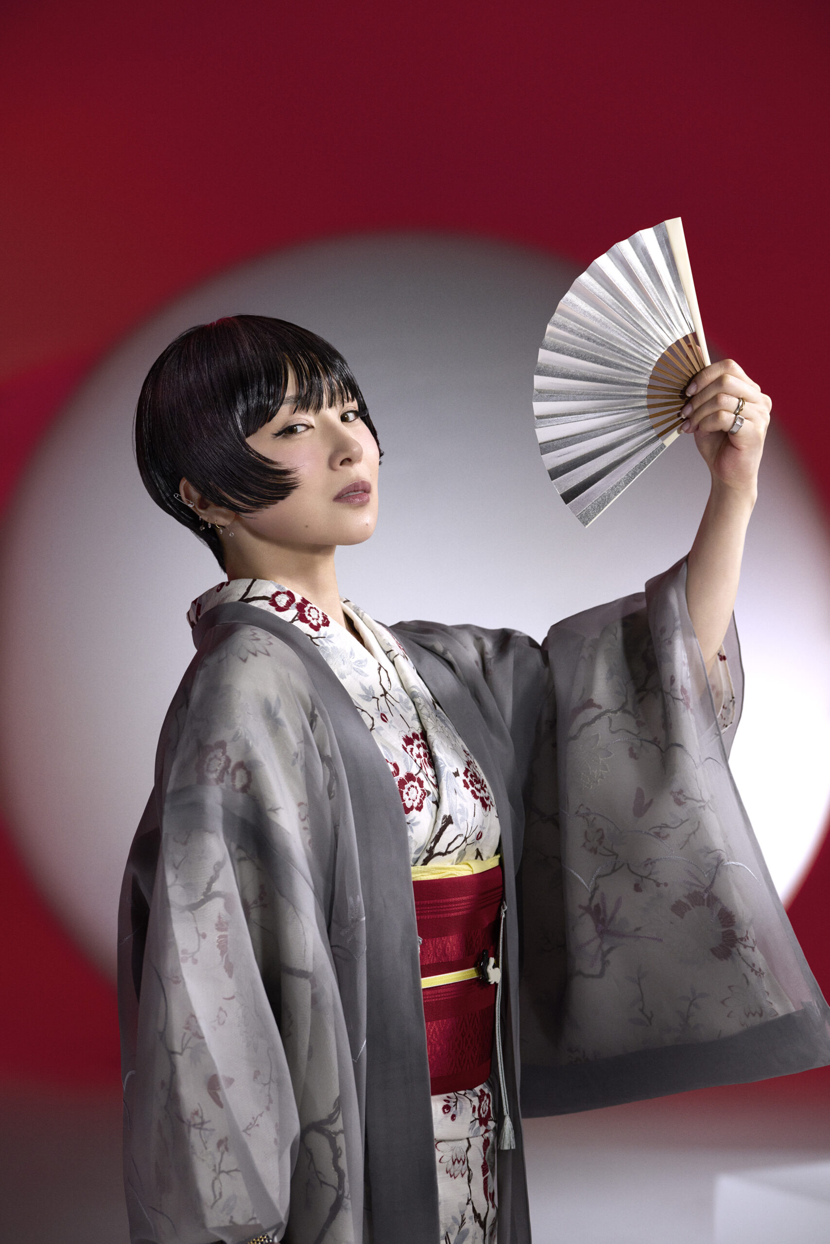 椎名林檎の新作MV「松に鶴」明日21時プレミア公開、児玉裕一監督作で濱尾ノリタカが出演｜
