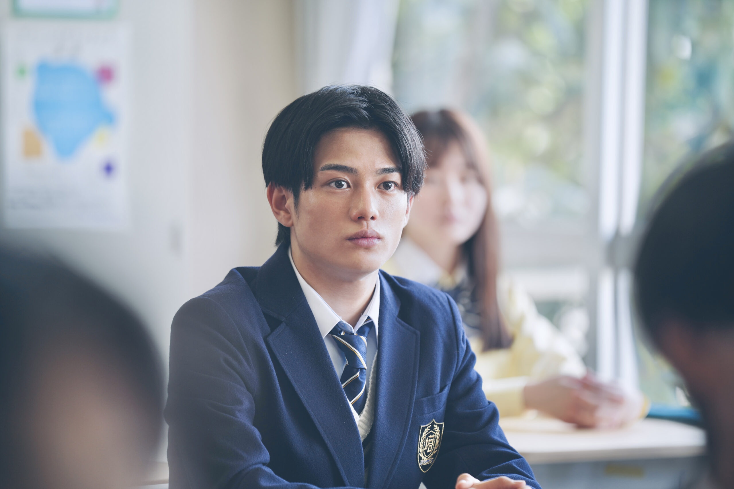 映画初出演の真弓孟之が堂々の存在感を放つ『恋に至る病』新写真解禁、主演2人との共演シーンも｜©︎2025『恋に至る病』製作委員会
