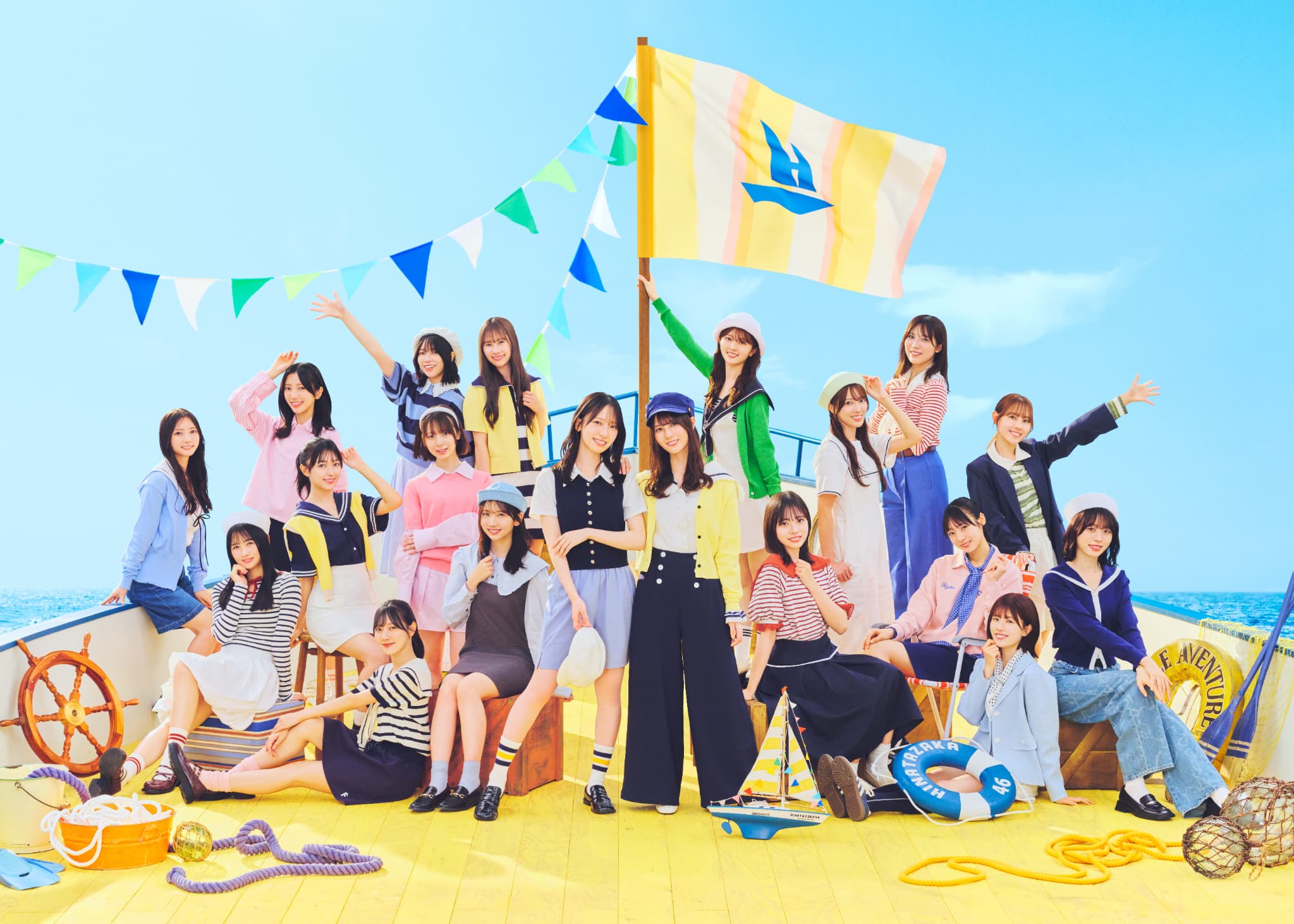 日向坂46が15thシングルの新ビジュアル公開、全19名の表題曲フォーメーションも発表｜