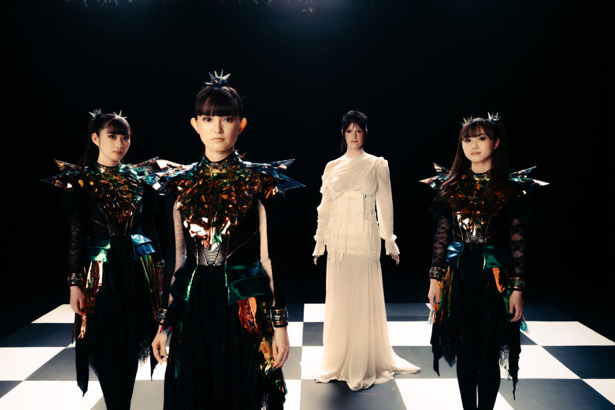 BABYMETALがコートニー・ラプランテと女王を奪い合う、新