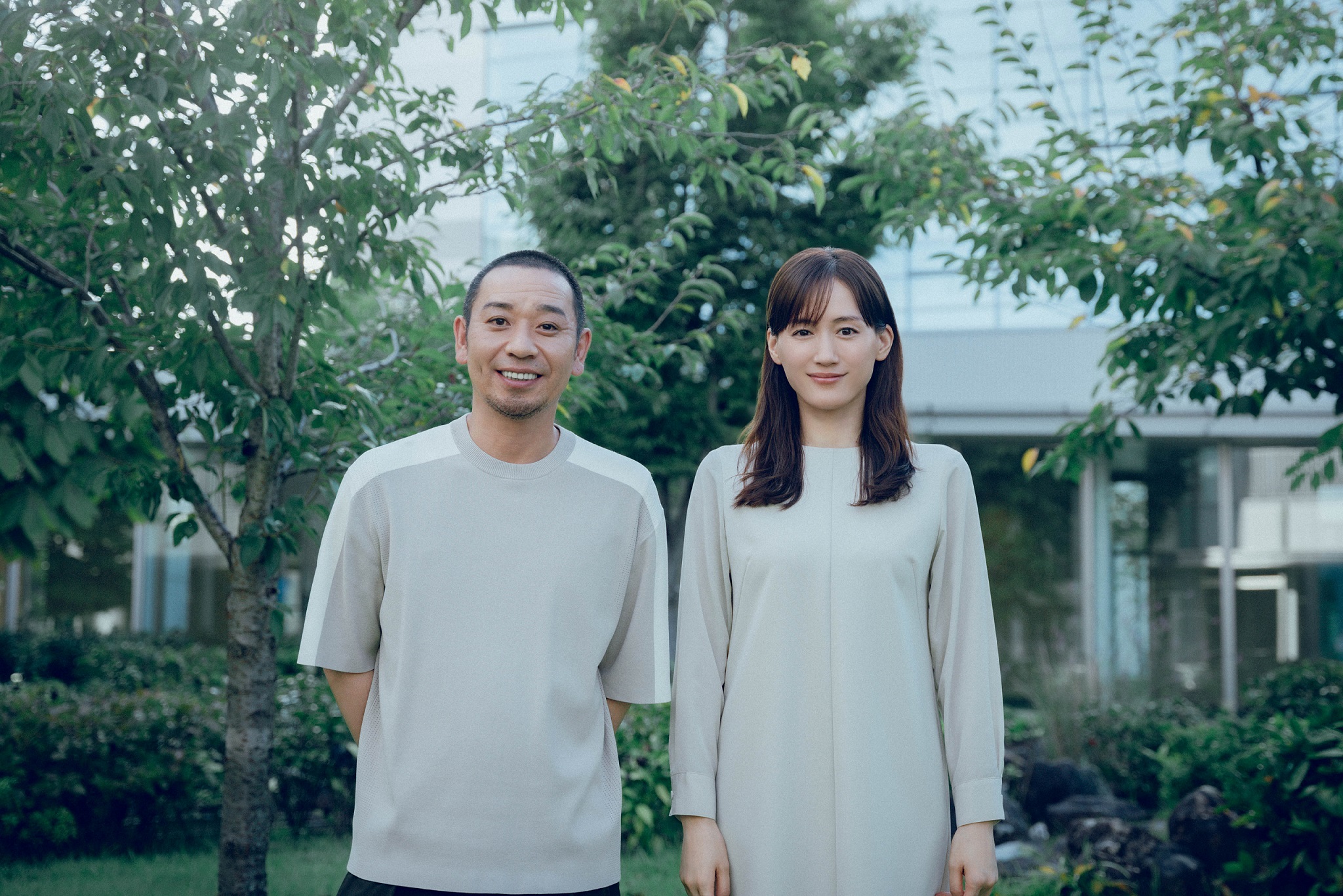 是枝裕和最新作『箱の中の羊』2026年公開決定、綾瀬はるか＆千鳥の大悟がW主演で夫婦役に｜©2026「箱の中の羊」製作委員会
