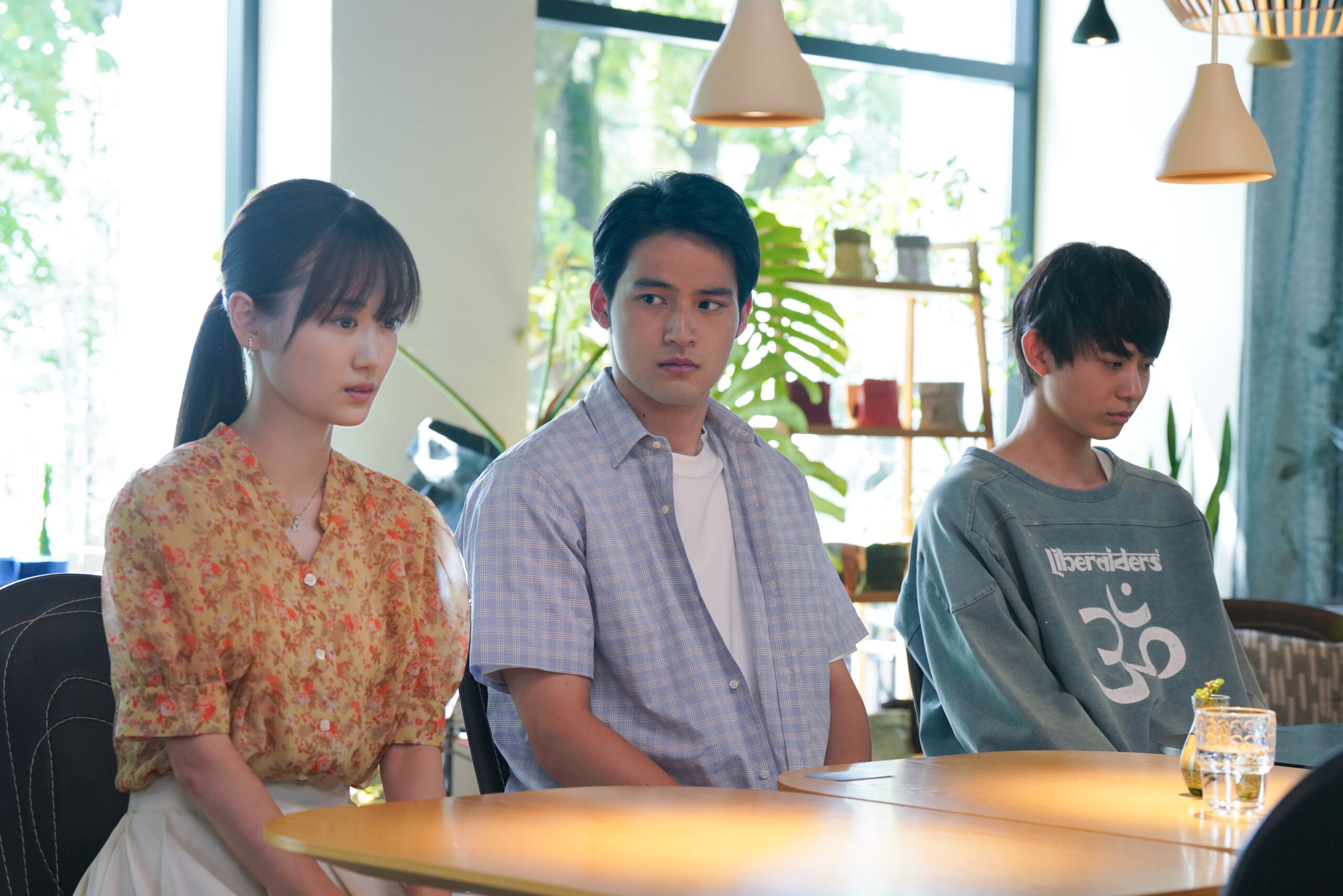 水上恒司×山下美月×宮舘涼太『火喰鳥を、喰う』ロング予告解禁、違和感が不安を煽る新写真5点も｜©︎ 2025「火喰鳥を、喰う」製作委員会